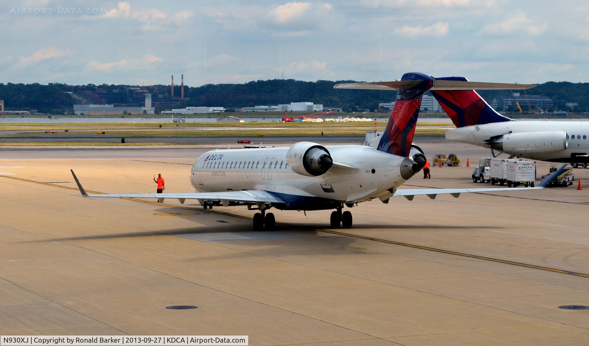 N930XJ, 2008 Bombardier CRJ-900ER (CL-600-2D24) C/N 15192, Pushback DCA