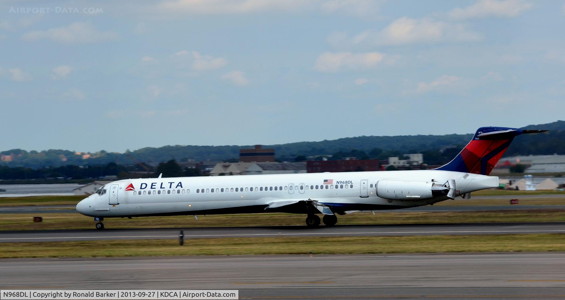 N968DL, 1990 McDonnell Douglas MD-88 C/N 53161, Landing roll DCA