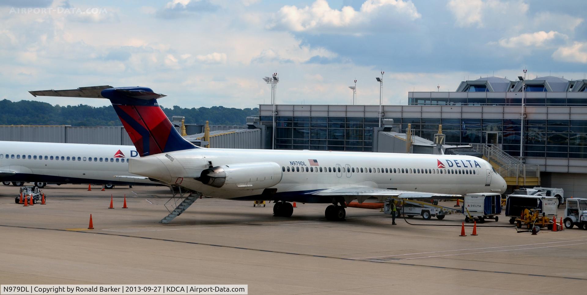 N979DL, 1991 McDonnell Douglas MD-88 C/N 53266, Gate 17 DCA