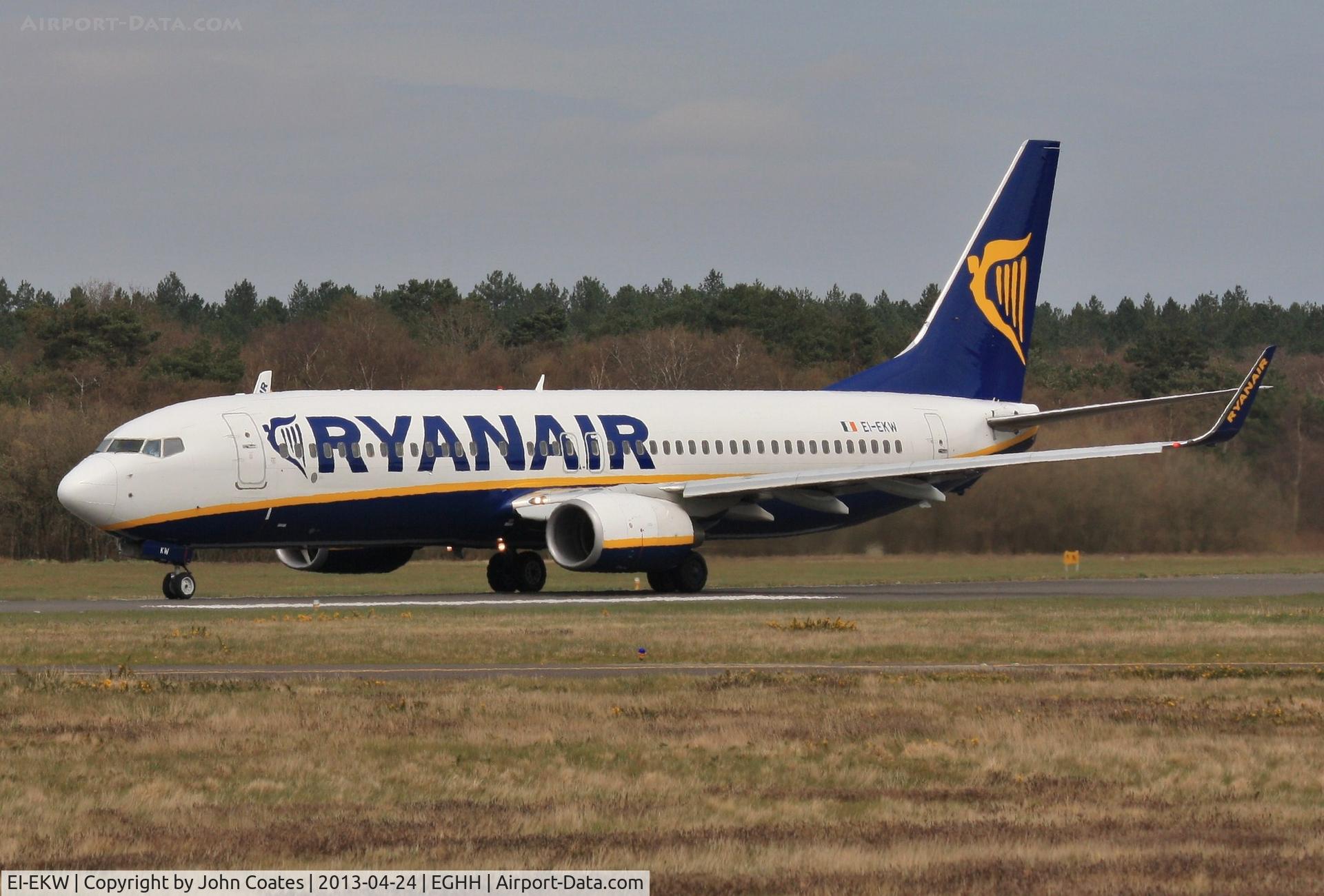 EI-EKW, 2010 Boeing 737-8AS C/N 38506, Rolling on 26