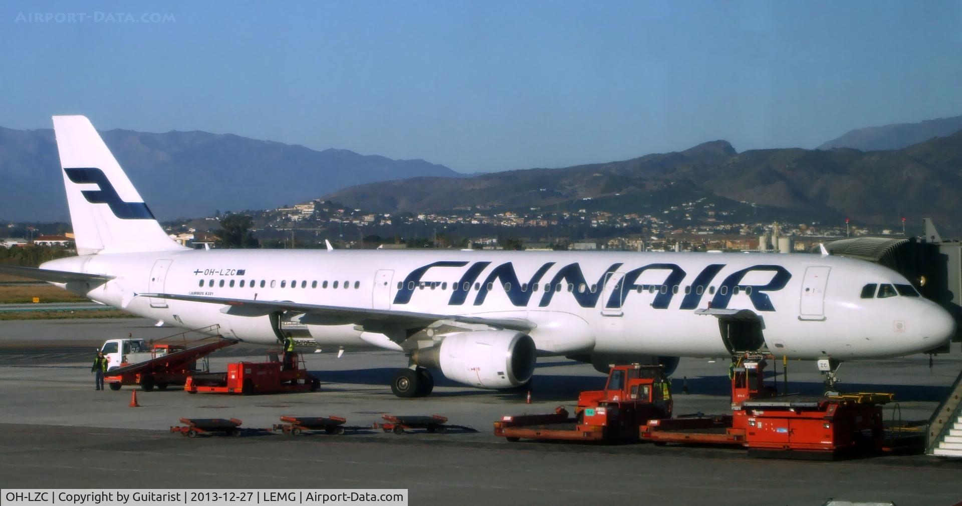 OH-LZC, 2000 Airbus A321-211 C/N 1185, Being prepared for a flight back to Finland