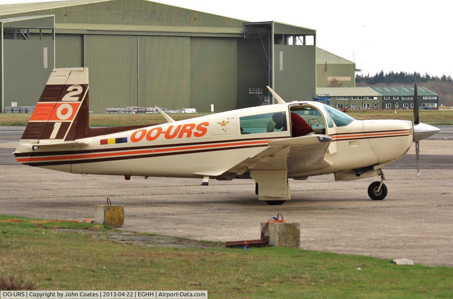 OO-URS, Mooney M20J 201 C/N 241133, Parking up at BHL