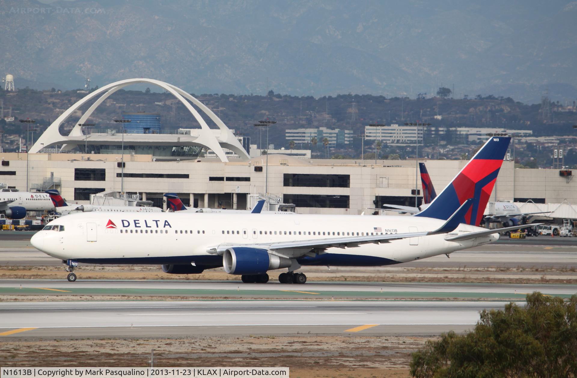 N1613B, 2001 Boeing 767-332 C/N 32776, Boeing 767-300