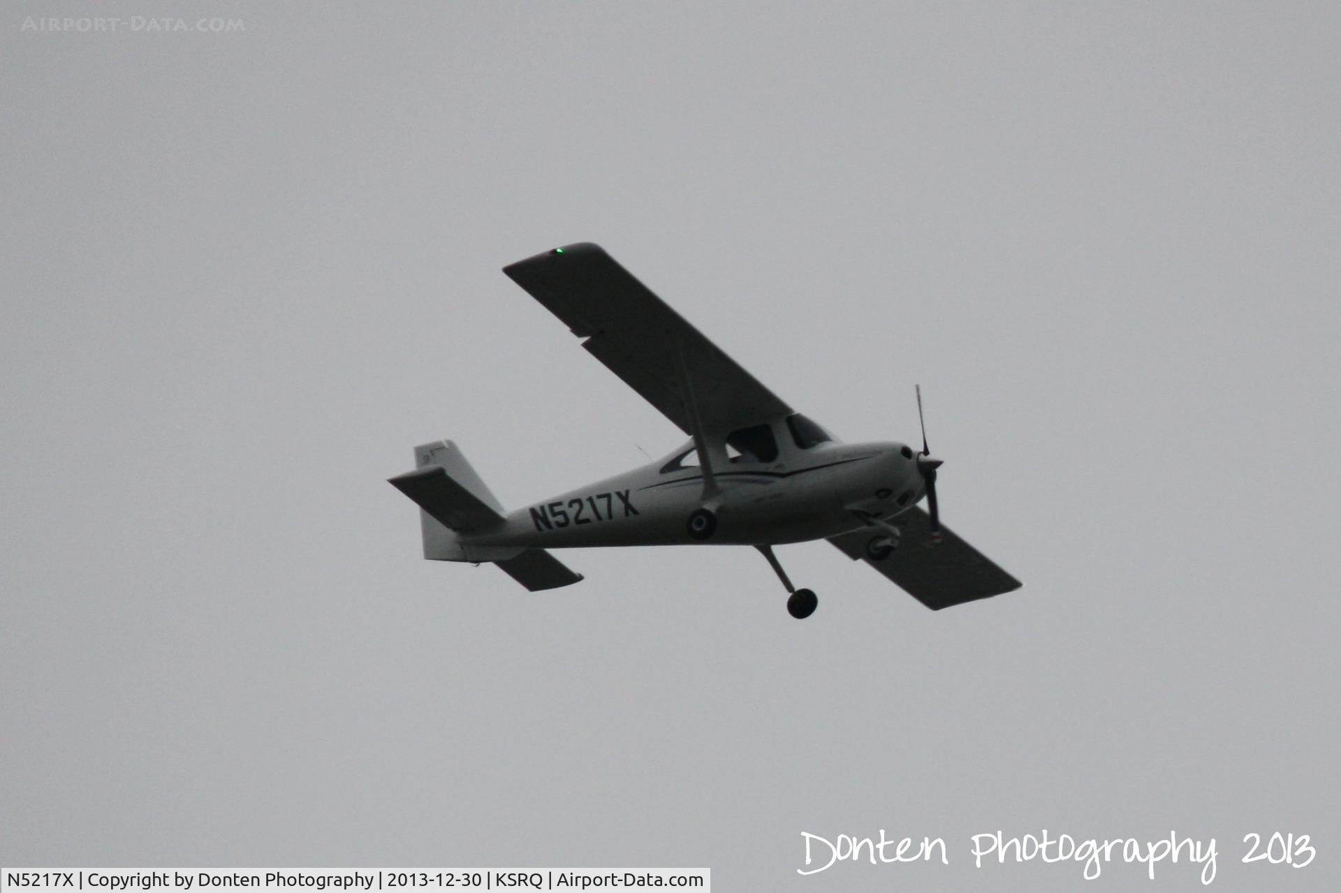 N5217X, Cessna 162 Skycatcher C/N 16200051, Cessna Skycatcher (N5217X) on approach to Sarasota-Bradenton International Airport