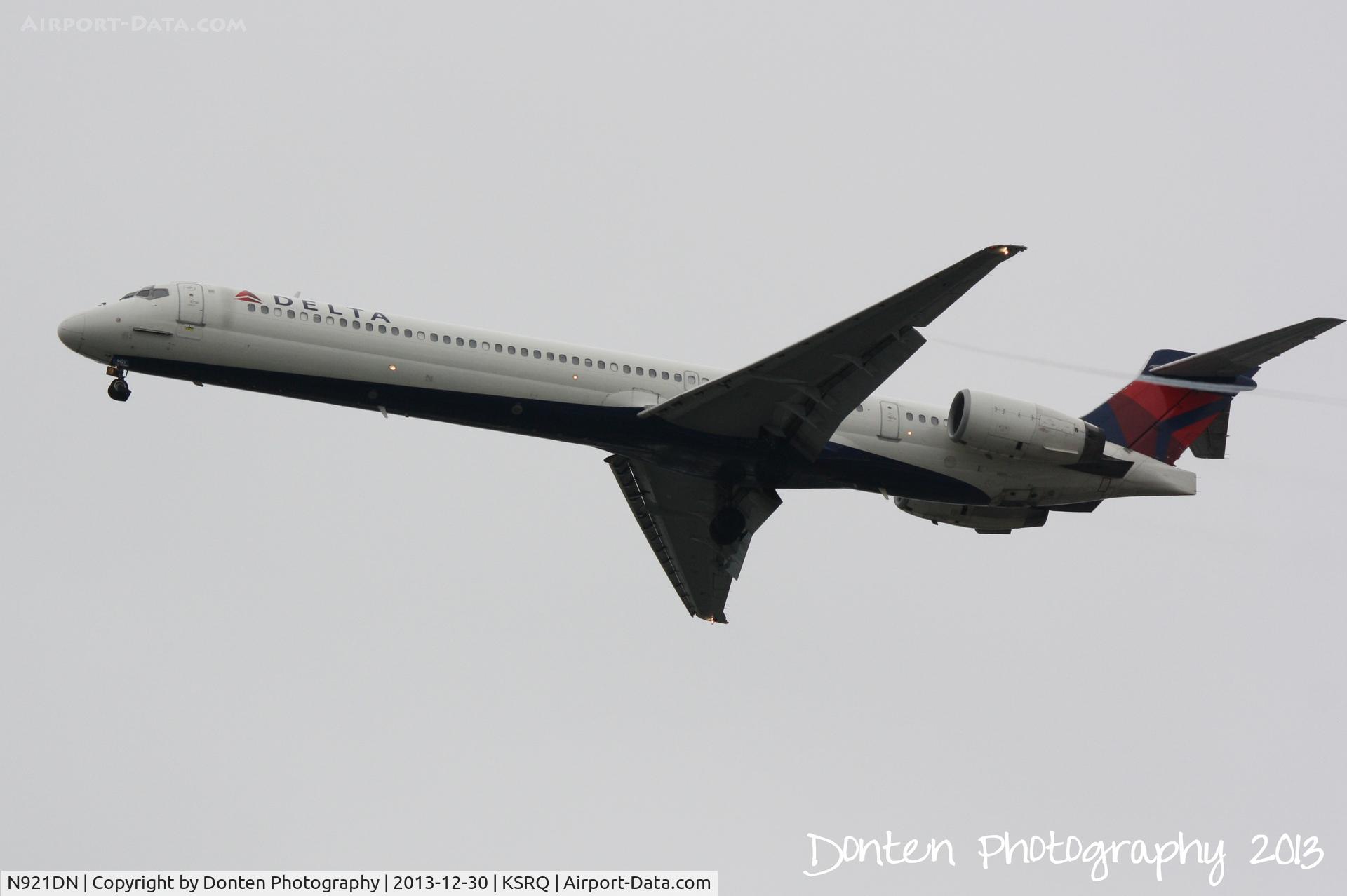 N921DN, 1997 McDonnell Douglas MD-90-30 C/N 53583, Delta Flight 2013 (N921DN) on approach to Sarasota-Bradenton International Airport following a flight from Hartsfield-Jackson Atlanta International Airport