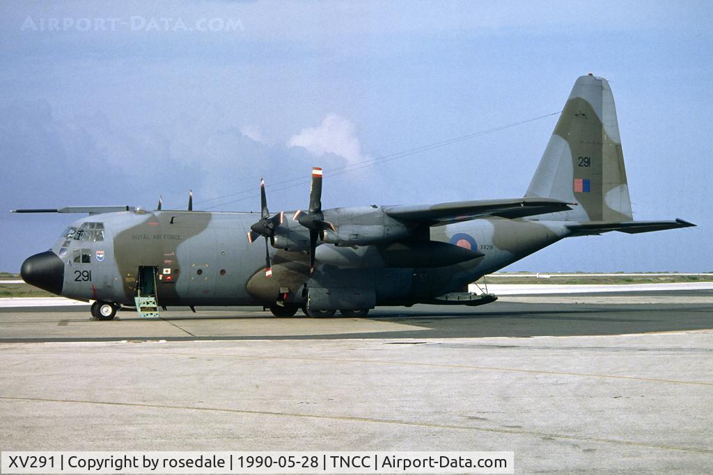 XV291, 1967 Lockheed C-130K Hercules C.1 C/N 382-4256, Seen delivering stores for the warship HMS Newcastle which was in Curacao on R and R.