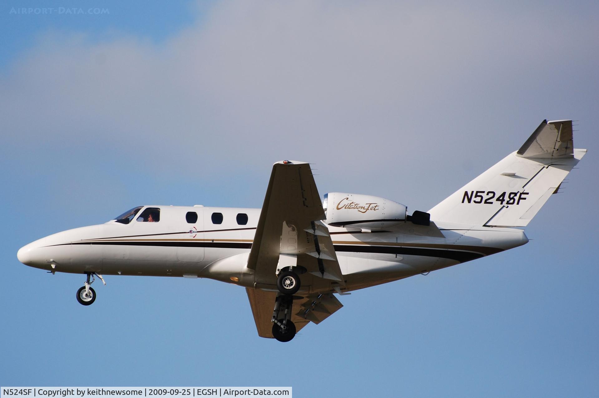 N524SF, 1998 Cessna 525 CitationJet CJ1 C/N 525-0240, Landing onto runway 27 !