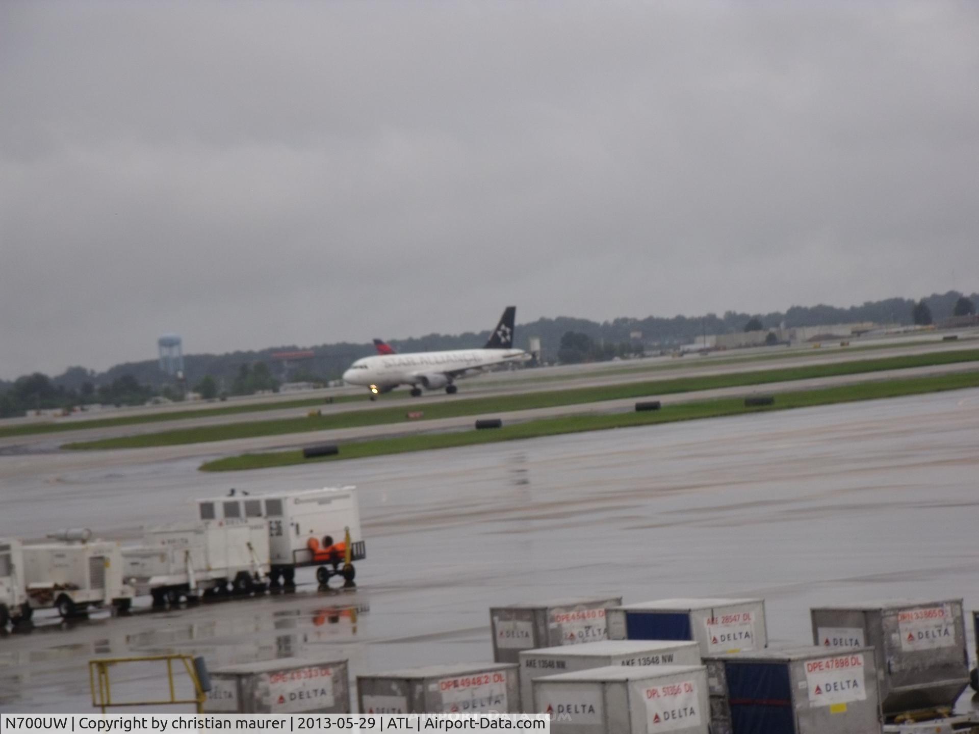 N700UW, 1998 Airbus A319-112 C/N 0885, Star alliance a319