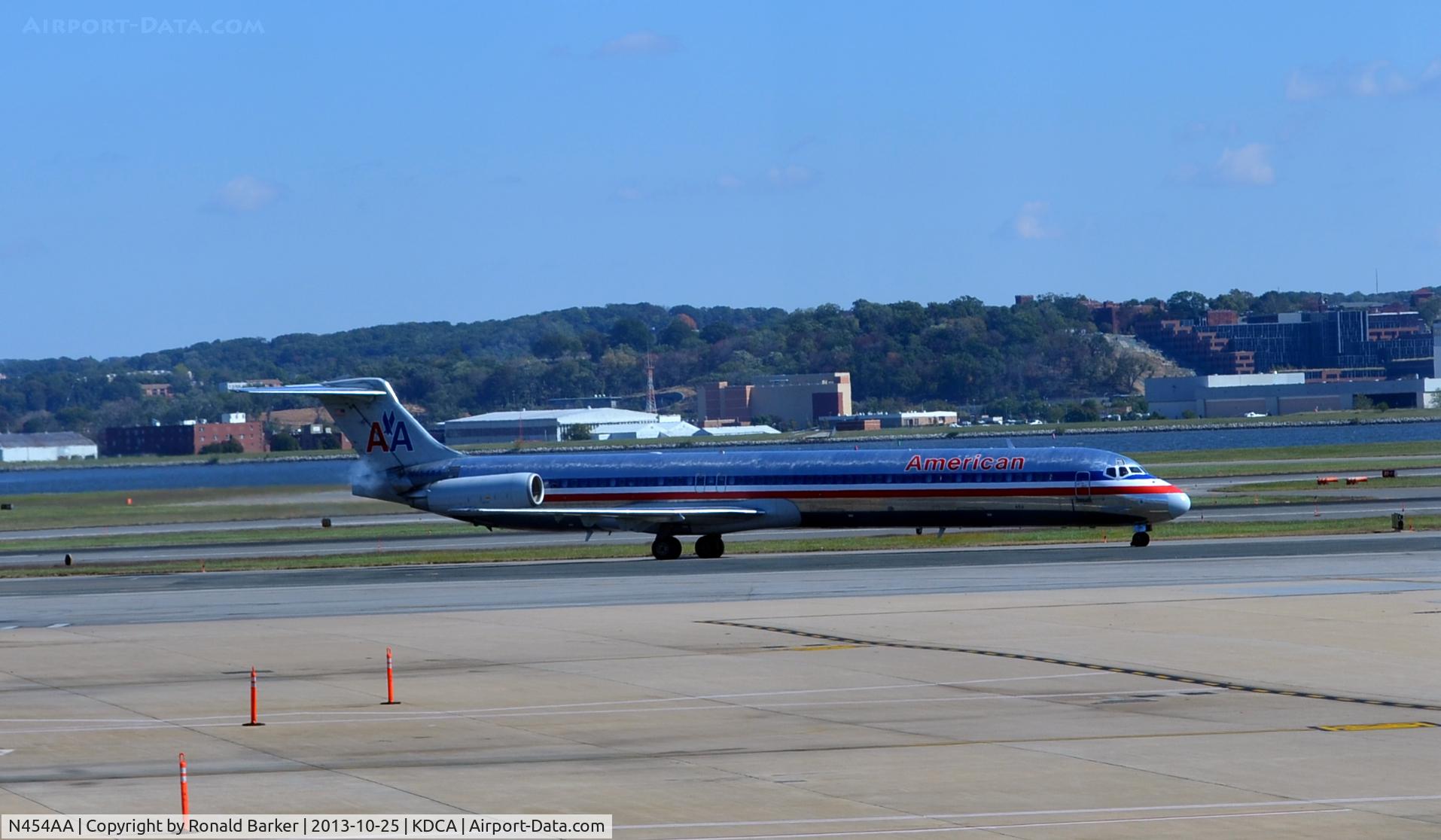 N454AA, 1987 McDonnell Douglas MD-82 (DC-9-82) C/N 49559, Taxi DCA