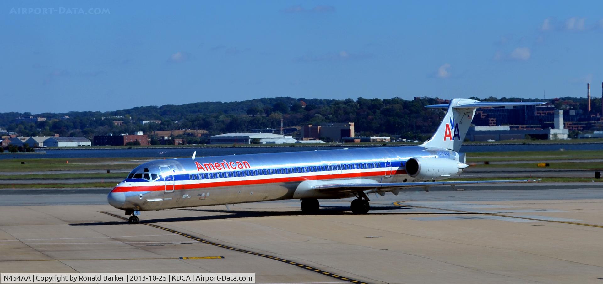 N454AA, 1987 McDonnell Douglas MD-82 (DC-9-82) C/N 49559, Taxi DCA