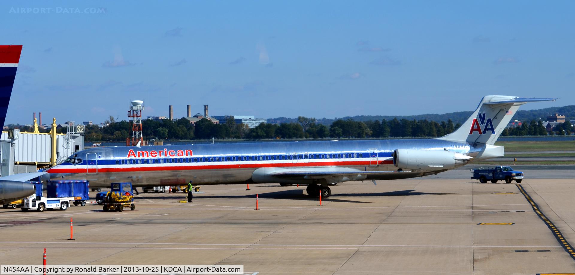 N454AA, 1987 McDonnell Douglas MD-82 (DC-9-82) C/N 49559, Taxi DCA
