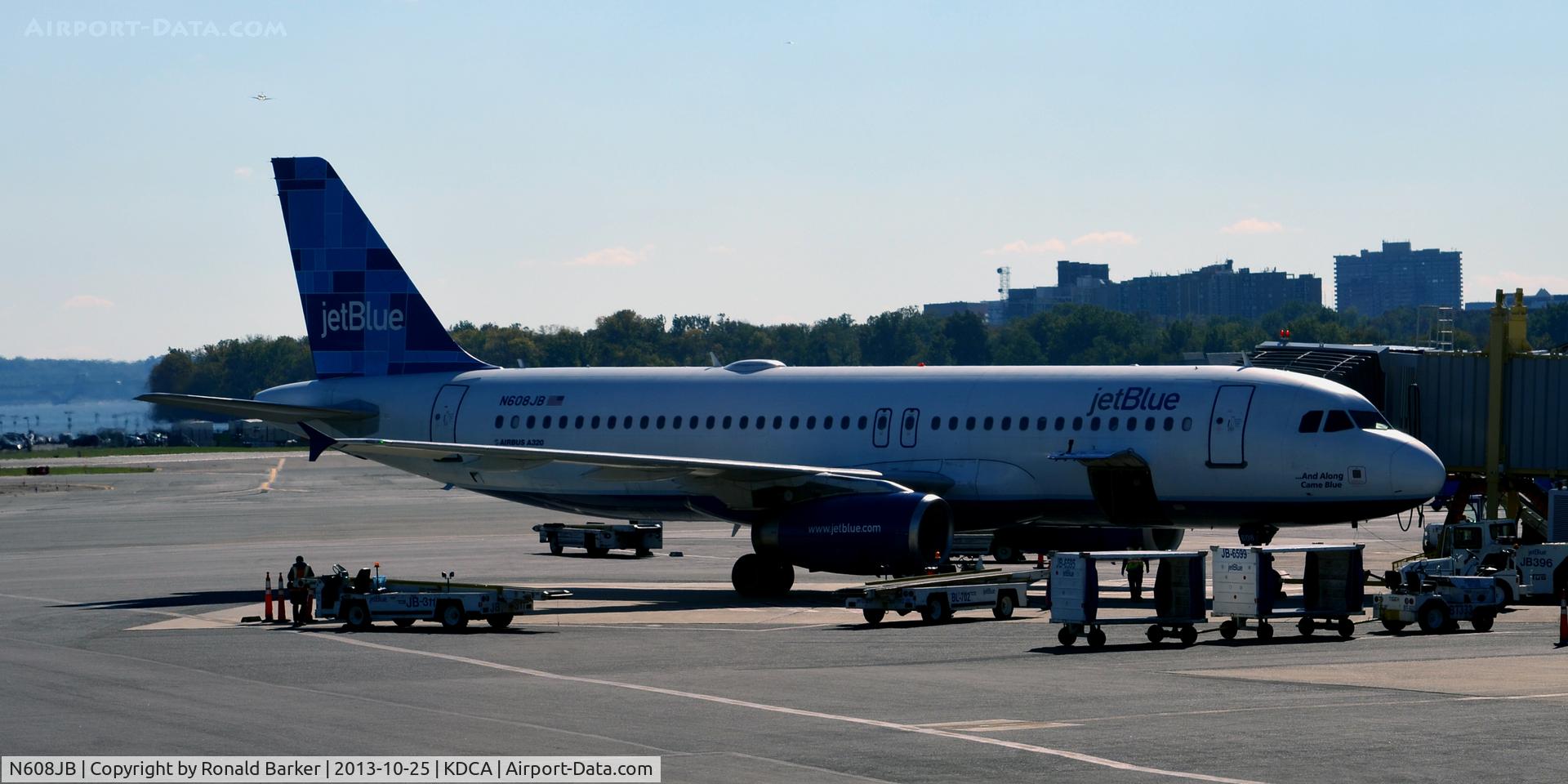 N608JB, 2005 Airbus A320-232 C/N 2415, And along came blue...DCA