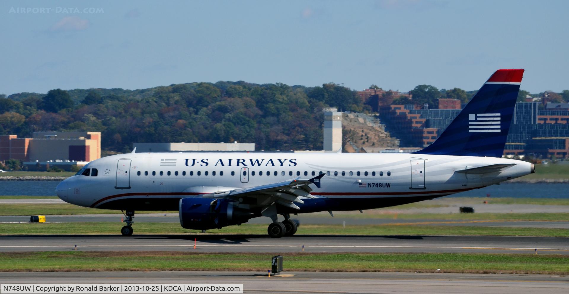 N748UW, 2000 Airbus A319-112 C/N 1311, Landing DCA