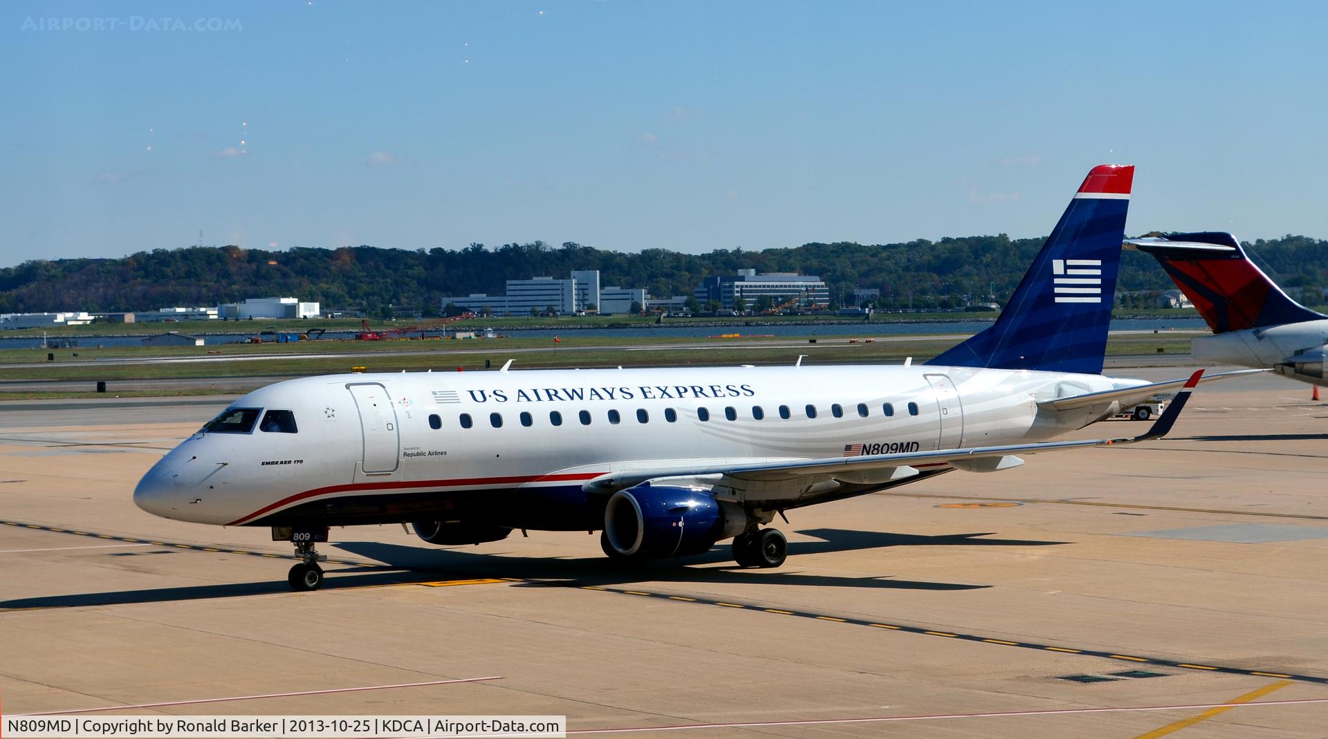 N809MD, 2004 Embraer 170SU (ERJ-170-100SU) C/N 17000022, Taxi DCA