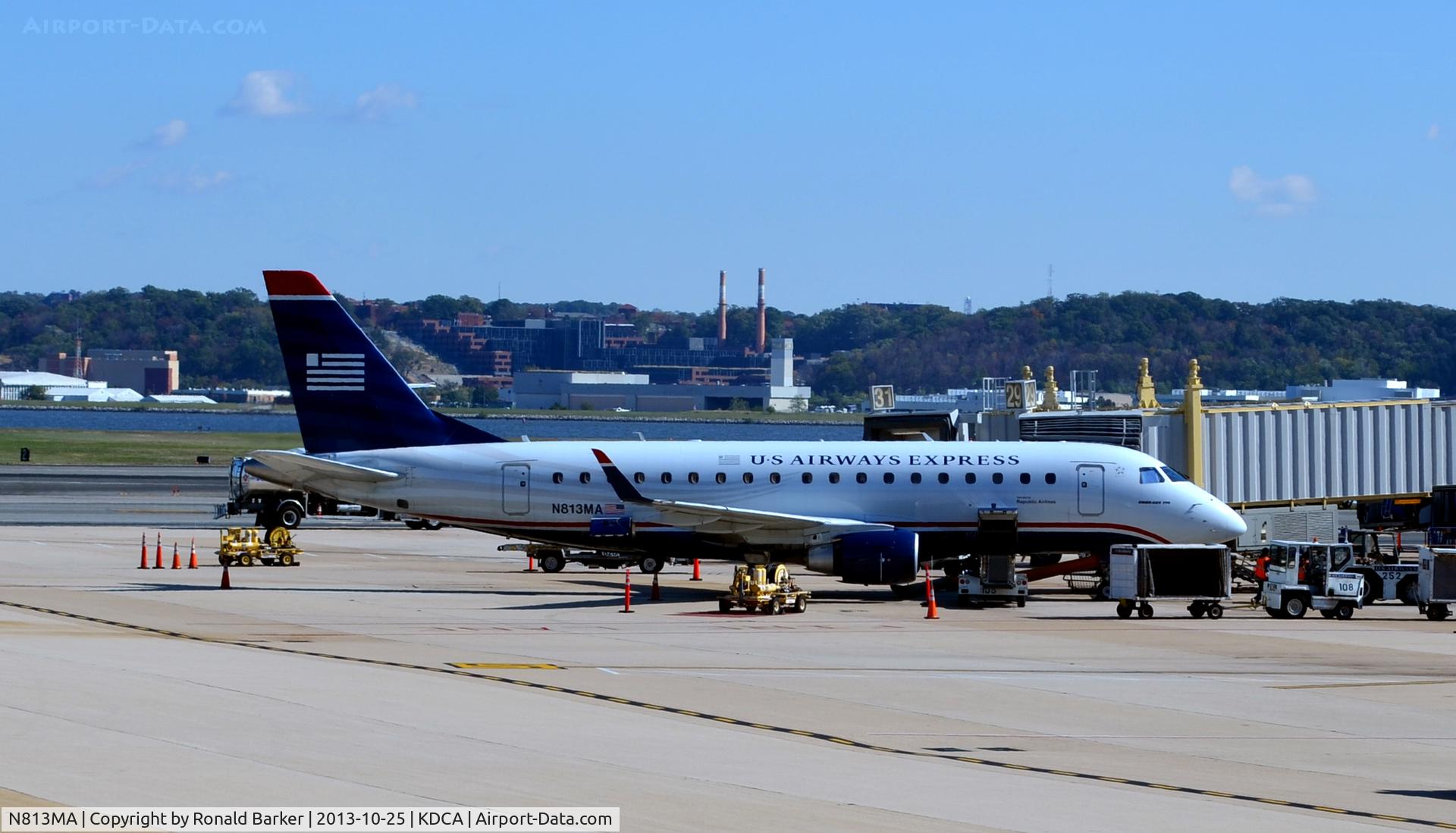 N813MA, 2004 Embraer 170SU (ERJ-170-100SU) C/N 17000031, Gate 31  DCA