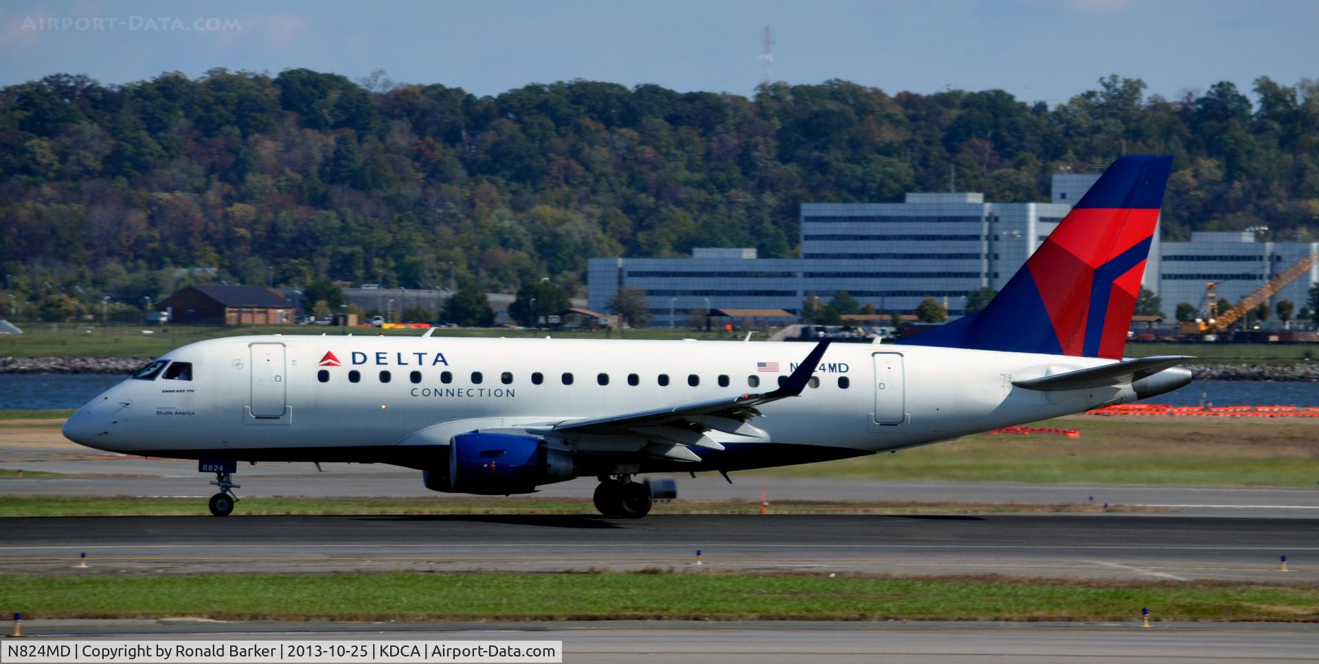 N824MD, 2005 Embraer 170SU (ERJ-170-100SU) C/N 17000045, Takeoff DCA