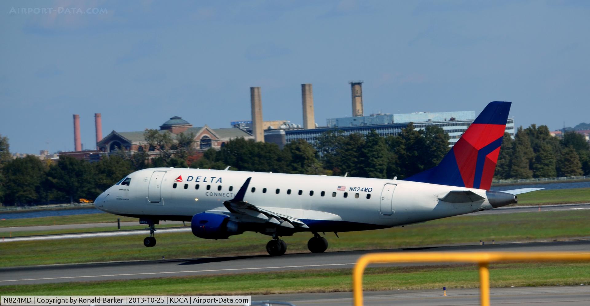 N824MD, 2005 Embraer 170SU (ERJ-170-100SU) C/N 17000045, Nose wheel lift off DCA