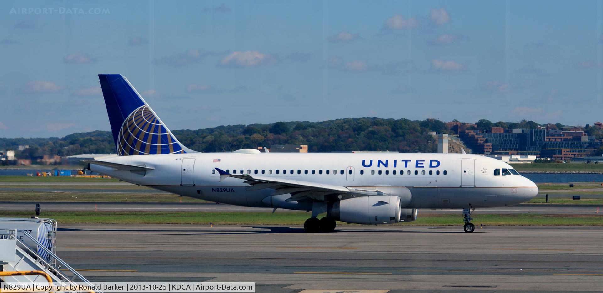 N829UA, 2000 Airbus A319-131 C/N 1211, Taxi DCA