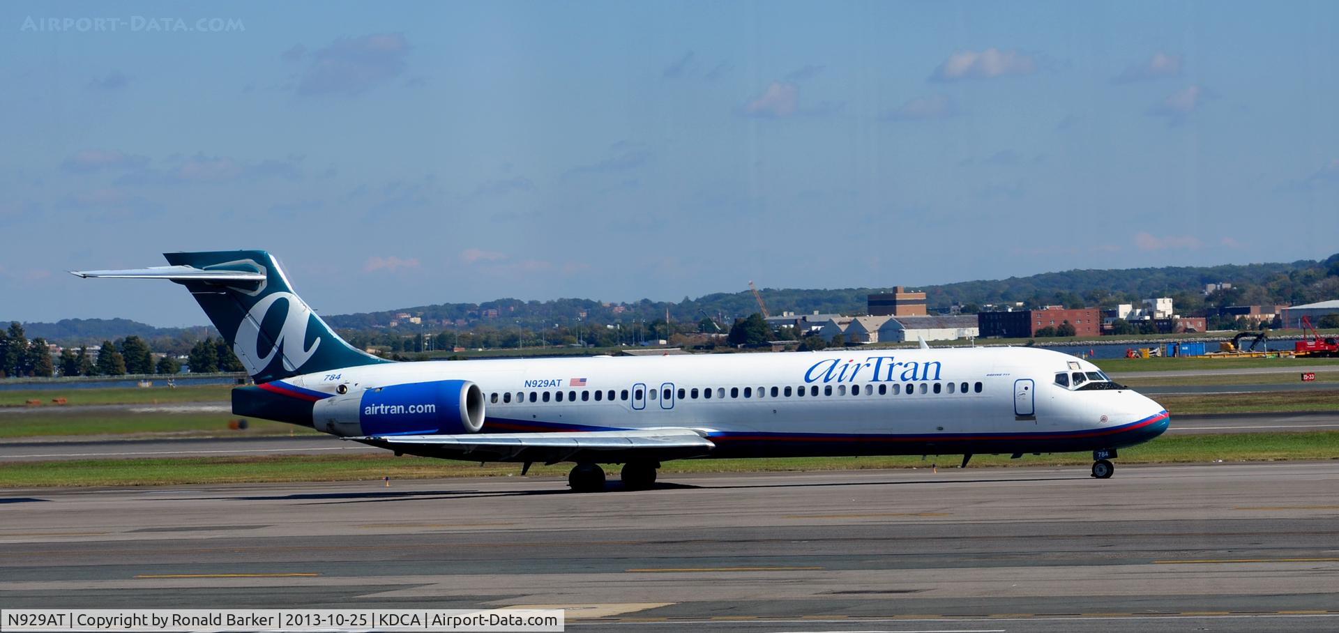 N929AT, 2000 Boeing 717-200 C/N 55075, Taxi DCA