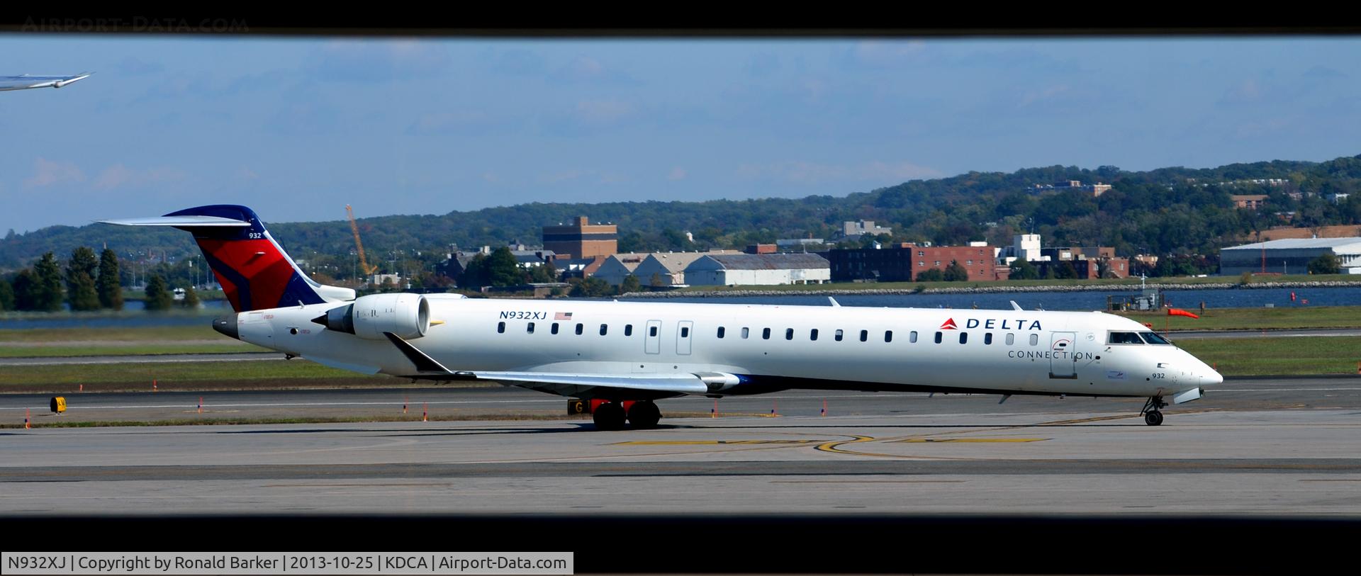 N932XJ, 2008 Bombardier CRJ-900ER (CL-600-2D24) C/N 15194, Taxi DCA