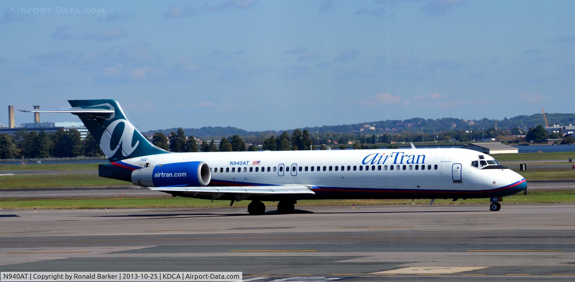 N940AT, 1999 Boeing 717-2BD C/N 55004, Taxi DCA