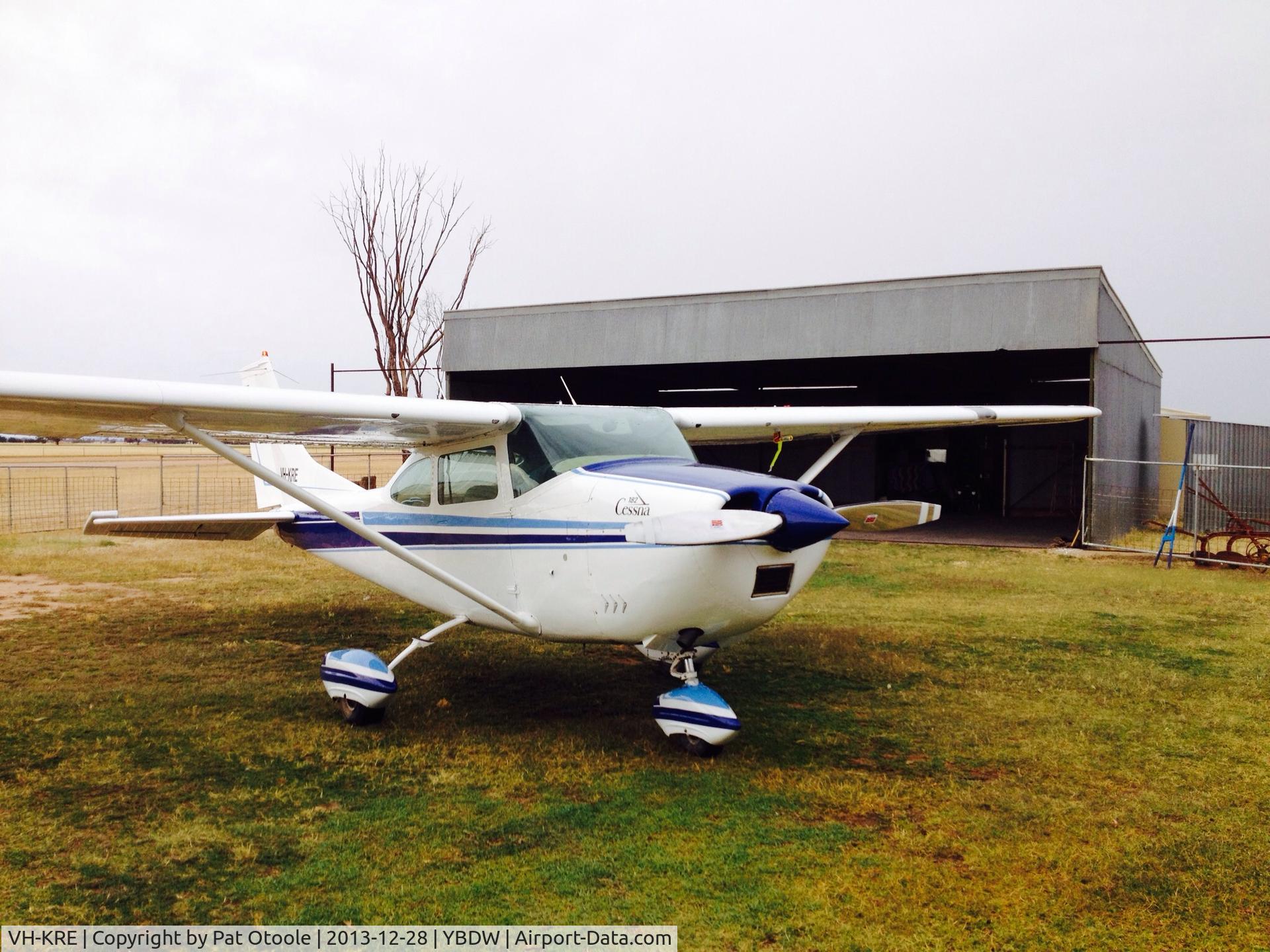 VH-KRE, 1966 Cessna 182K Skylane C/N 18257872, Very clean 182 new paint on the spats