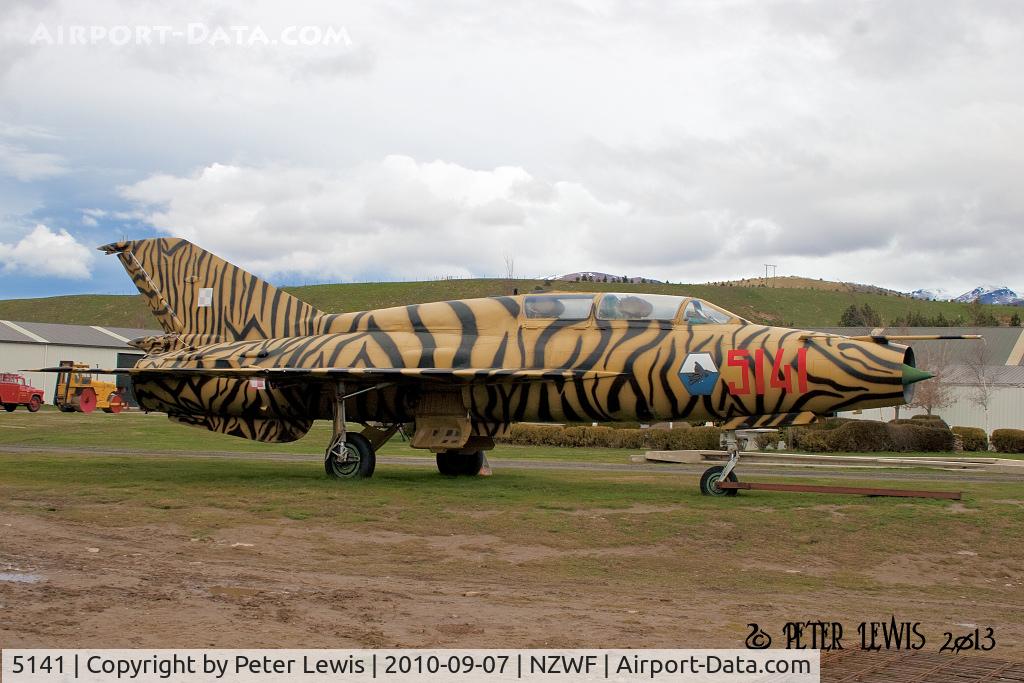 5141, 2000 Mikoyan-Gurevich MiG-21US C/N 01685141, On outside display at museum