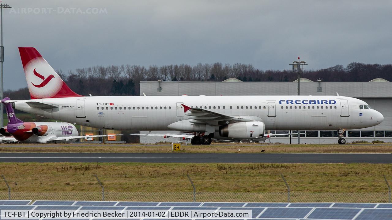 TC-FBT, 1998 Airbus A321-131 C/N 855, taxying to the gate