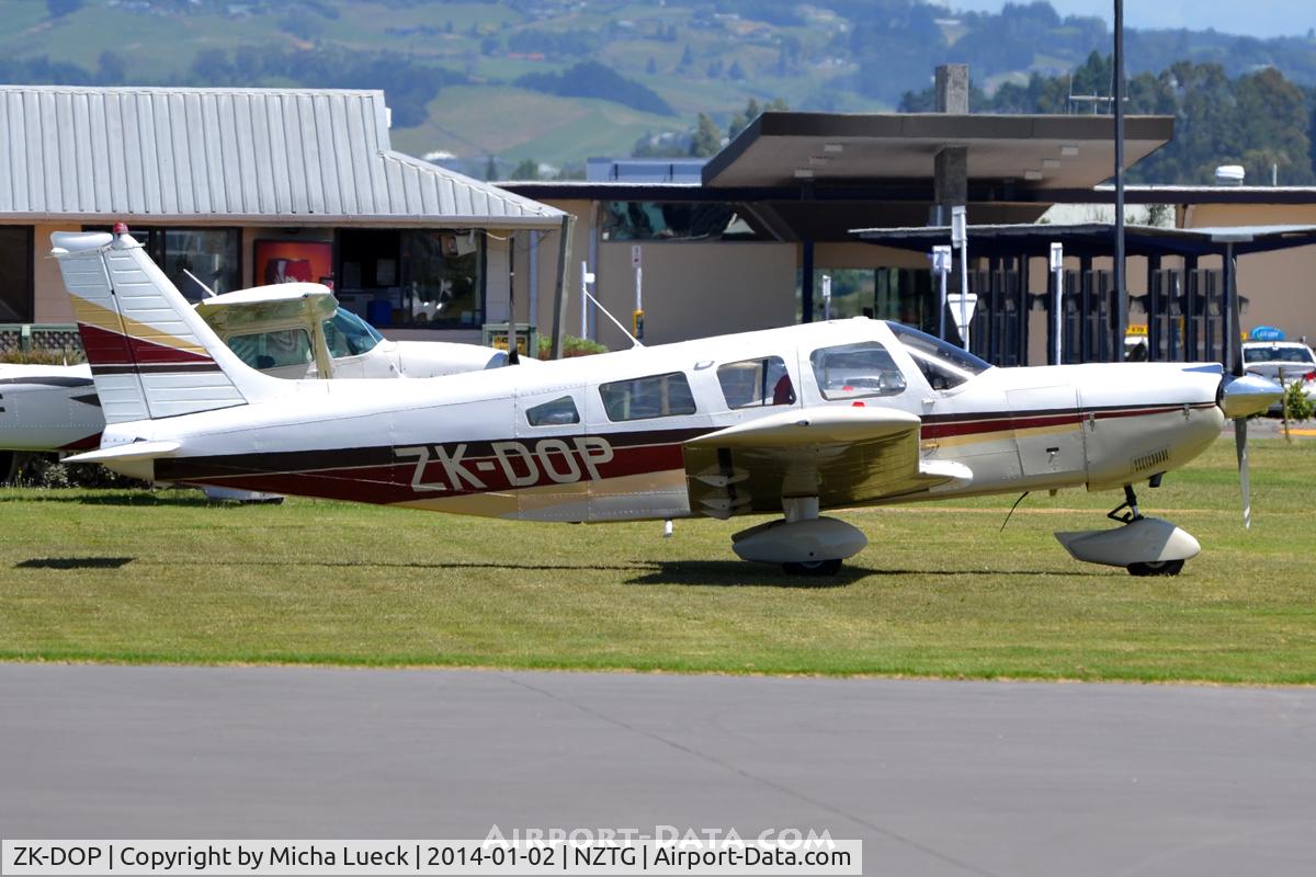 ZK-DOP, Piper PA-32-300 Cherokee Six C/N 32-7440045, At Tauranga