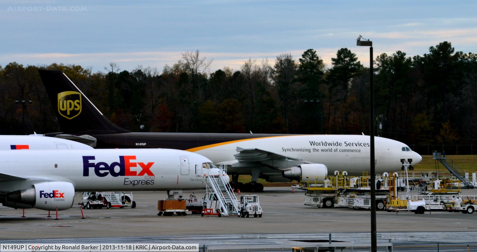 N149UP, 2003 Airbus A300F4-622R C/N 832, Cargo ramp RIC