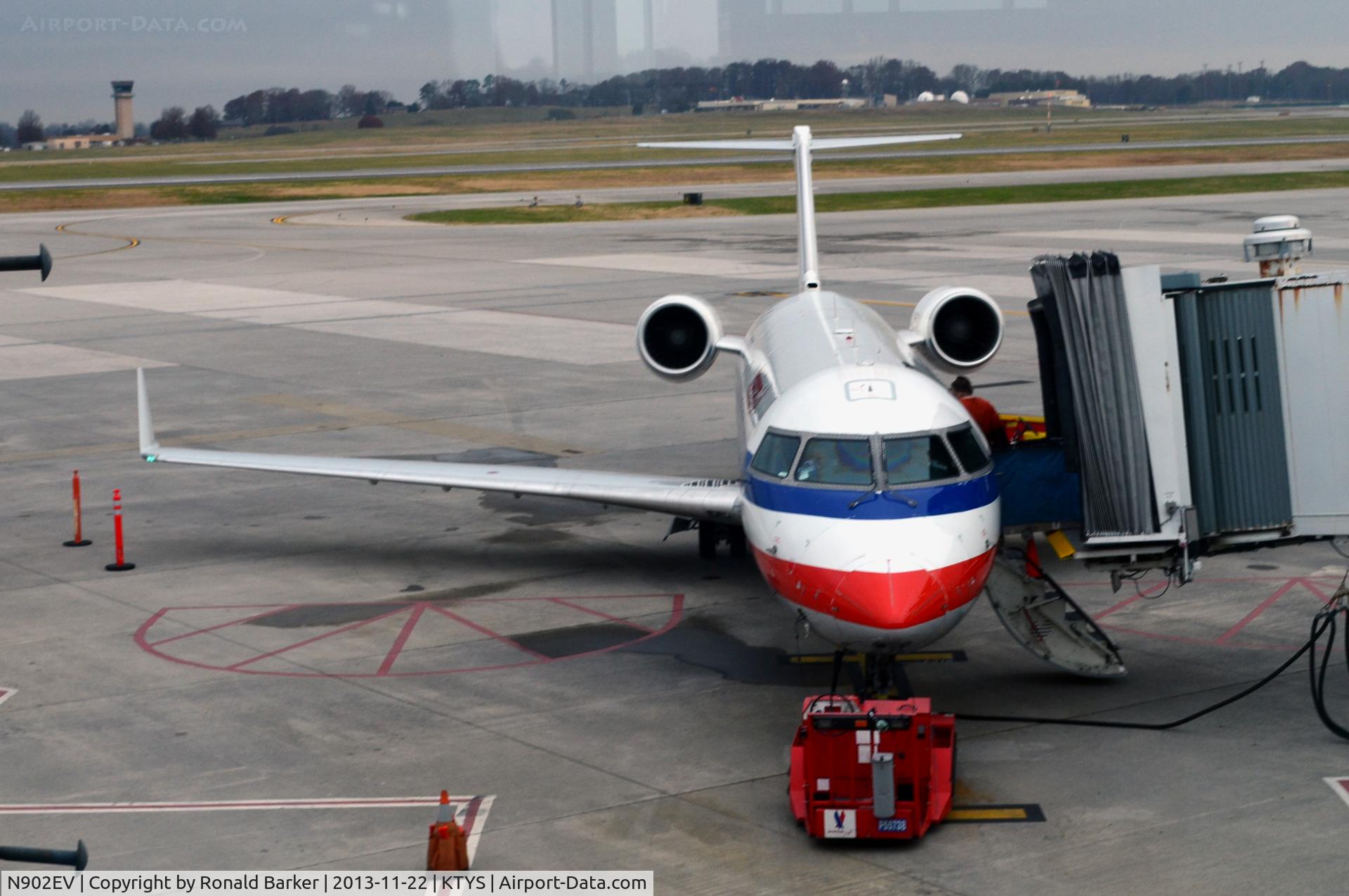 N902EV, 2002 Bombardier CRJ-200ER (CL-600-2B19) C/N 7620, Gate 2 TYS