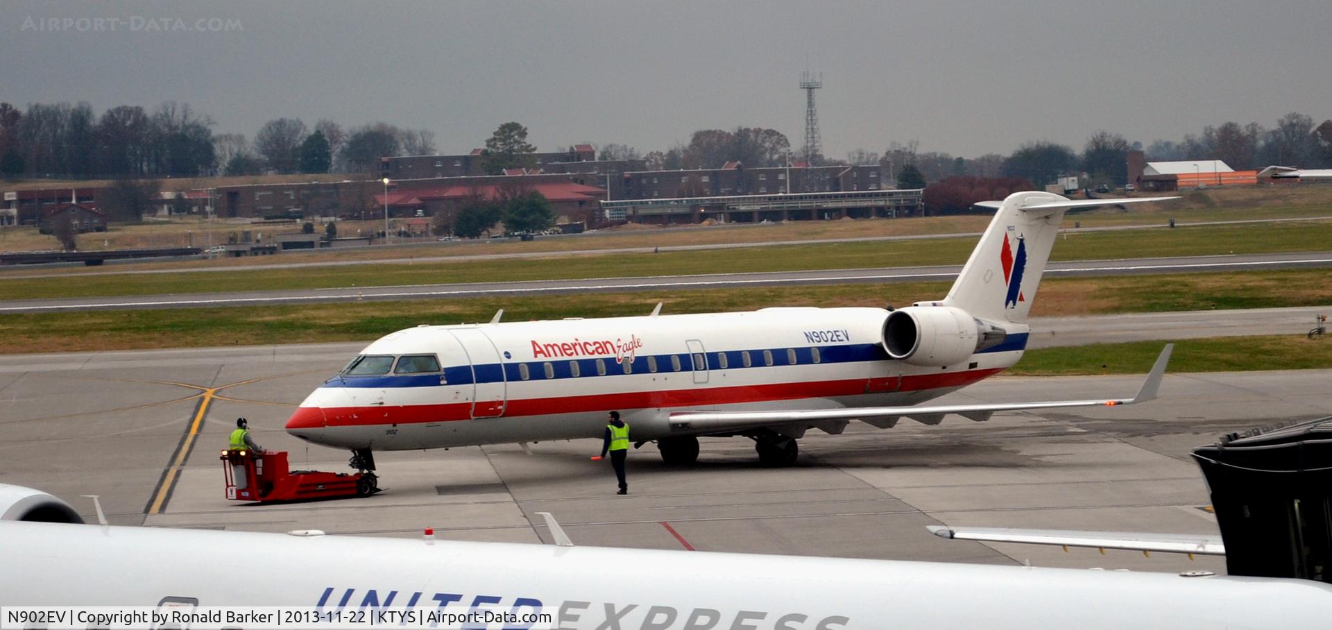N902EV, 2002 Bombardier CRJ-200ER (CL-600-2B19) C/N 7620, Pushback TYS