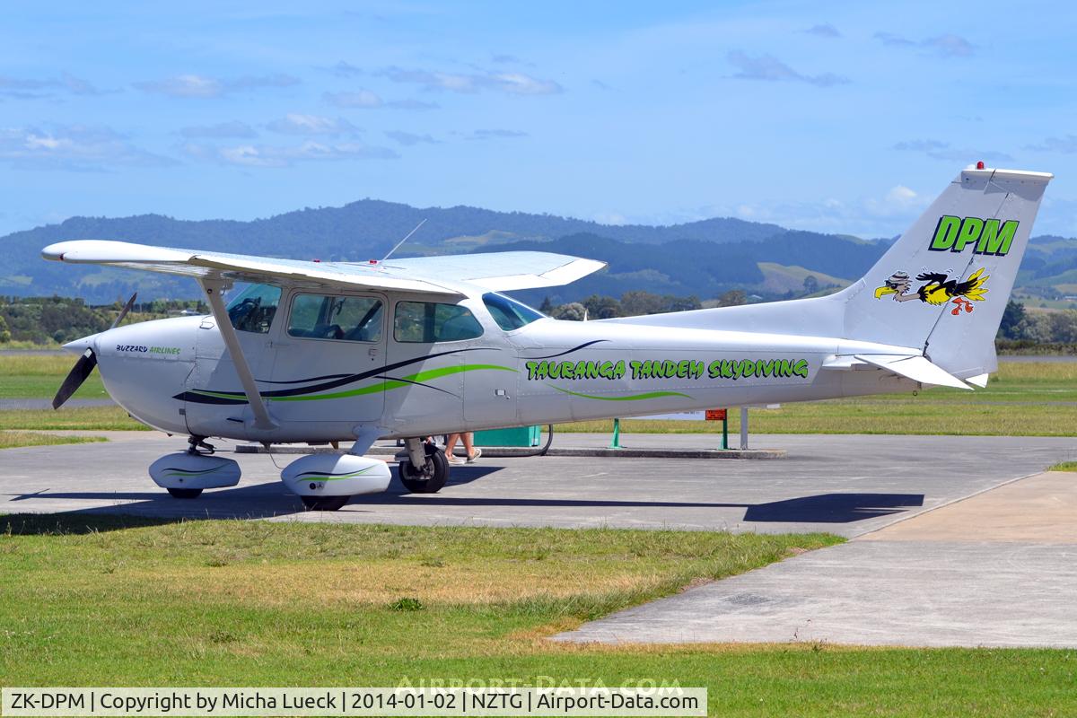 ZK-DPM, Cessna 172M C/N 17263202, At Tauranga