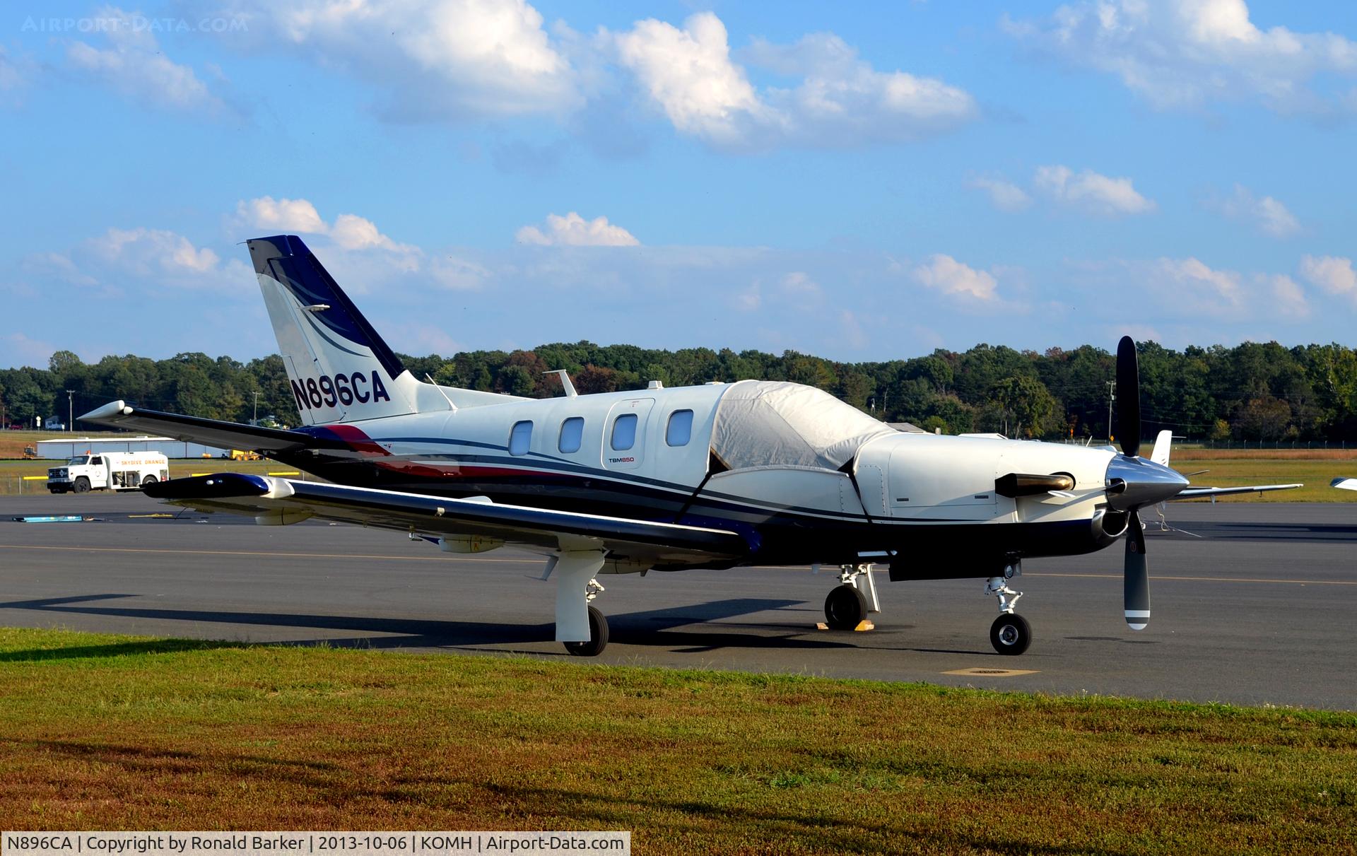 N896CA, Socata TBM-700 C/N 554, Orange