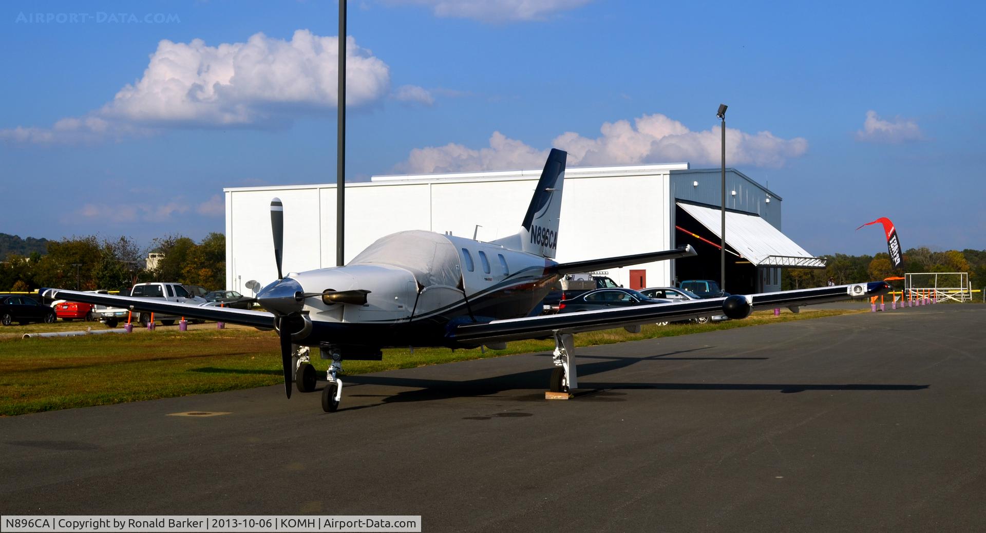 N896CA, Socata TBM-700 C/N 554, Orange