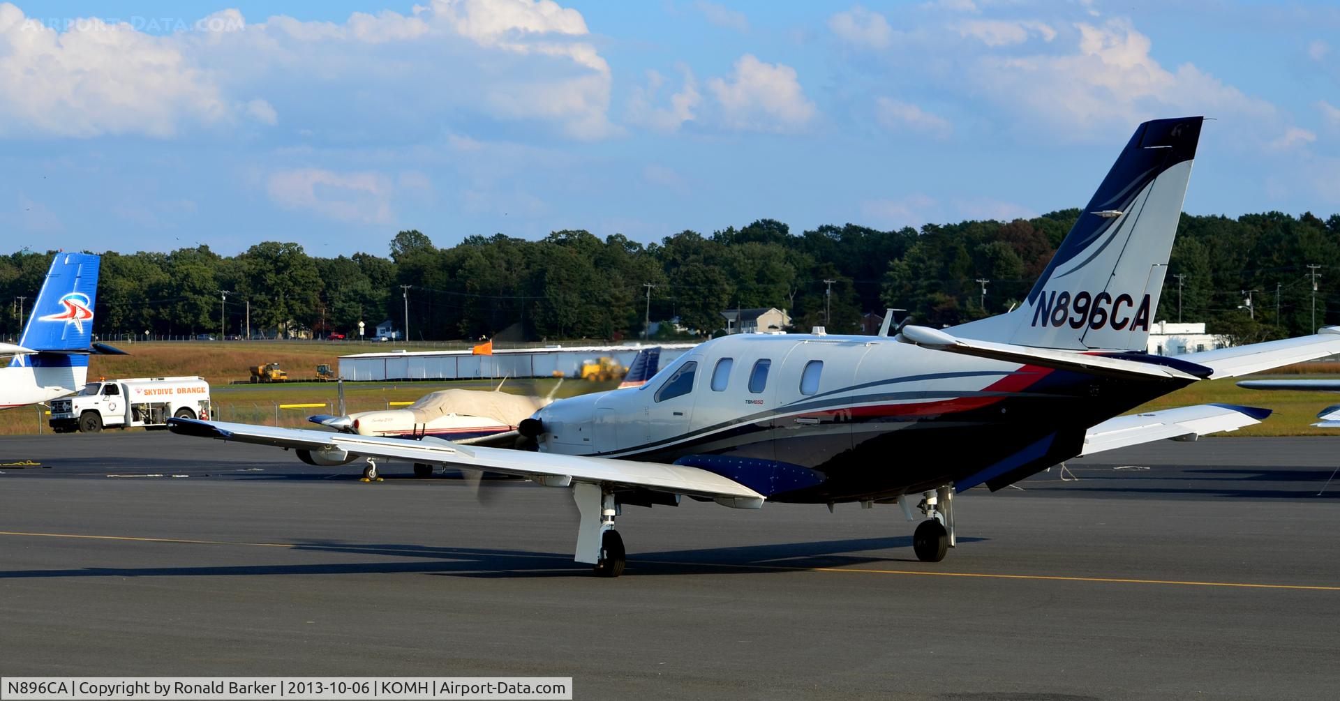 N896CA, Socata TBM-700 C/N 554, Taxi Orange
