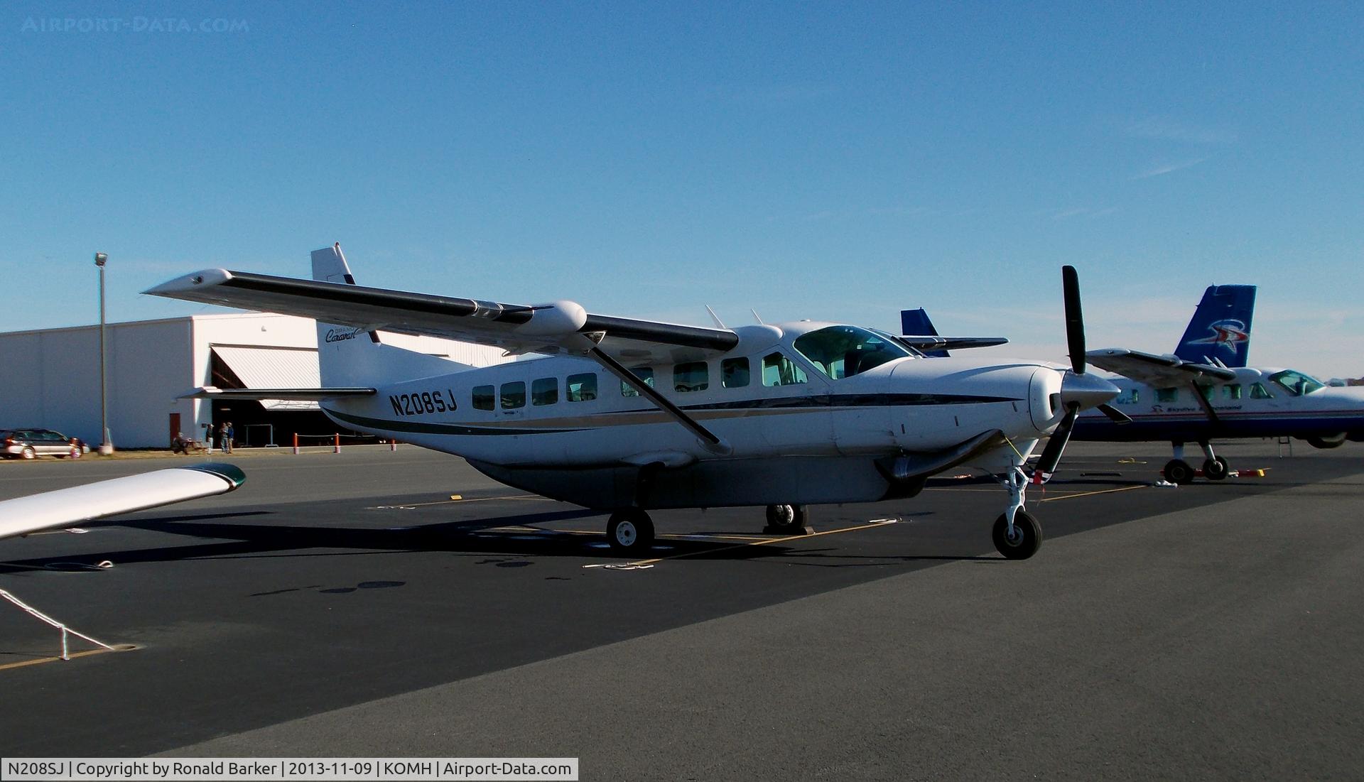 N208SJ, 2000 Cessna 208B C/N 208B0870, Orange
