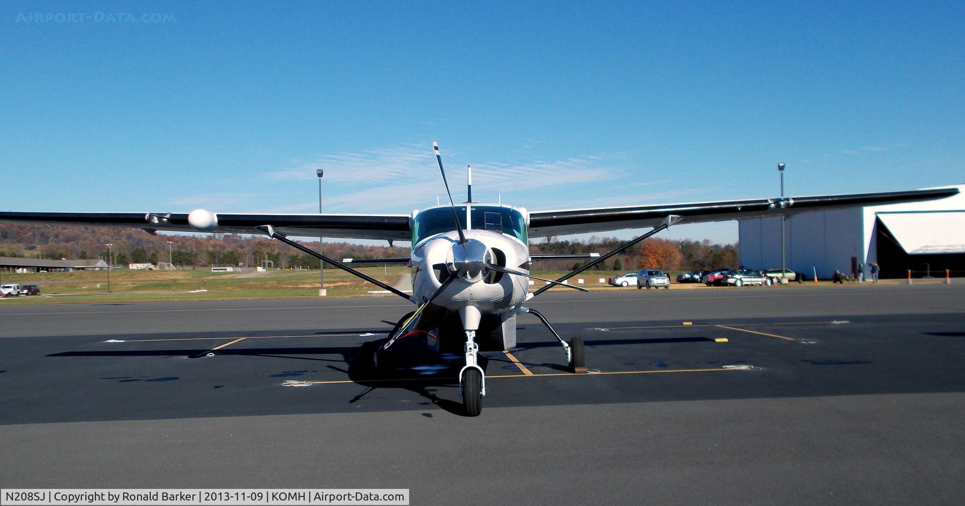 N208SJ, 2000 Cessna 208B C/N 208B0870, Orange