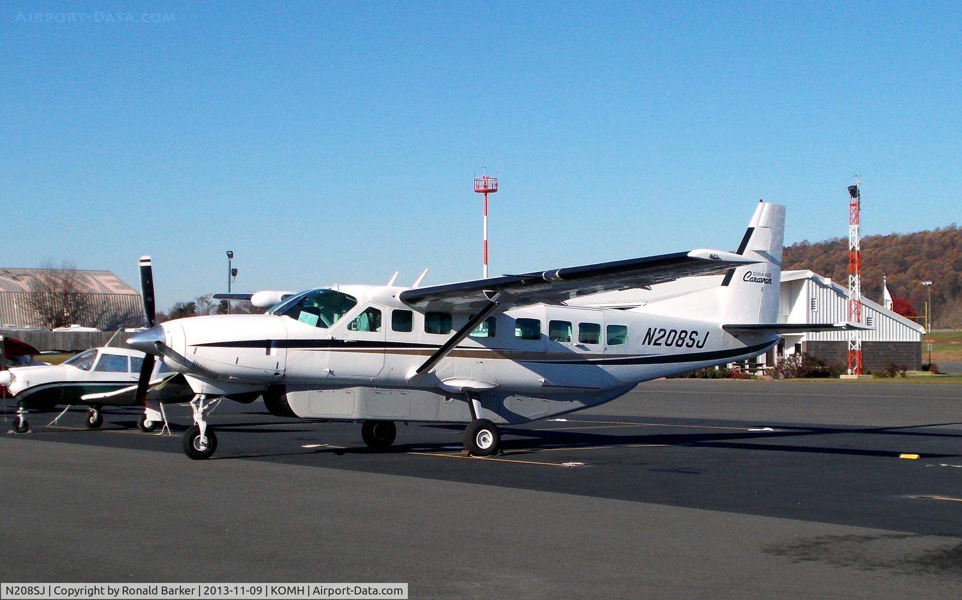 N208SJ, 2000 Cessna 208B C/N 208B0870, Orange