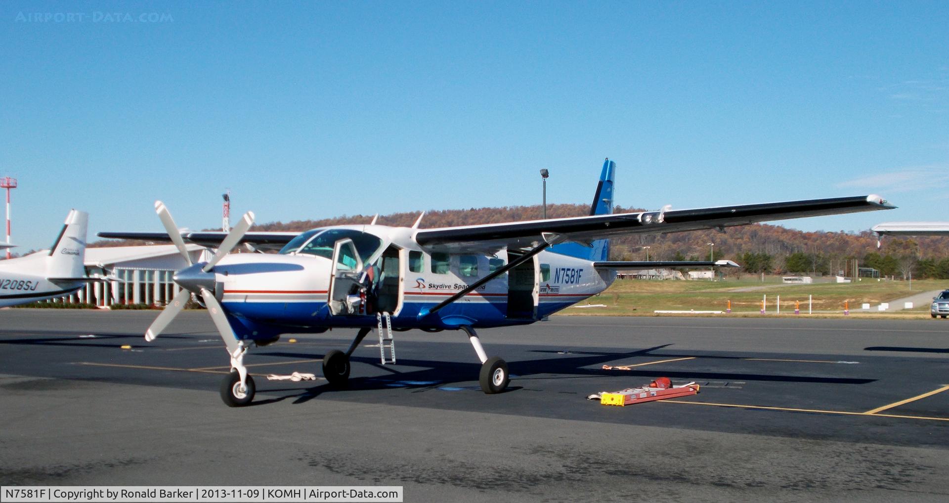 N7581F, 1994 Cessna 208B C/N 208B0389, Orange
