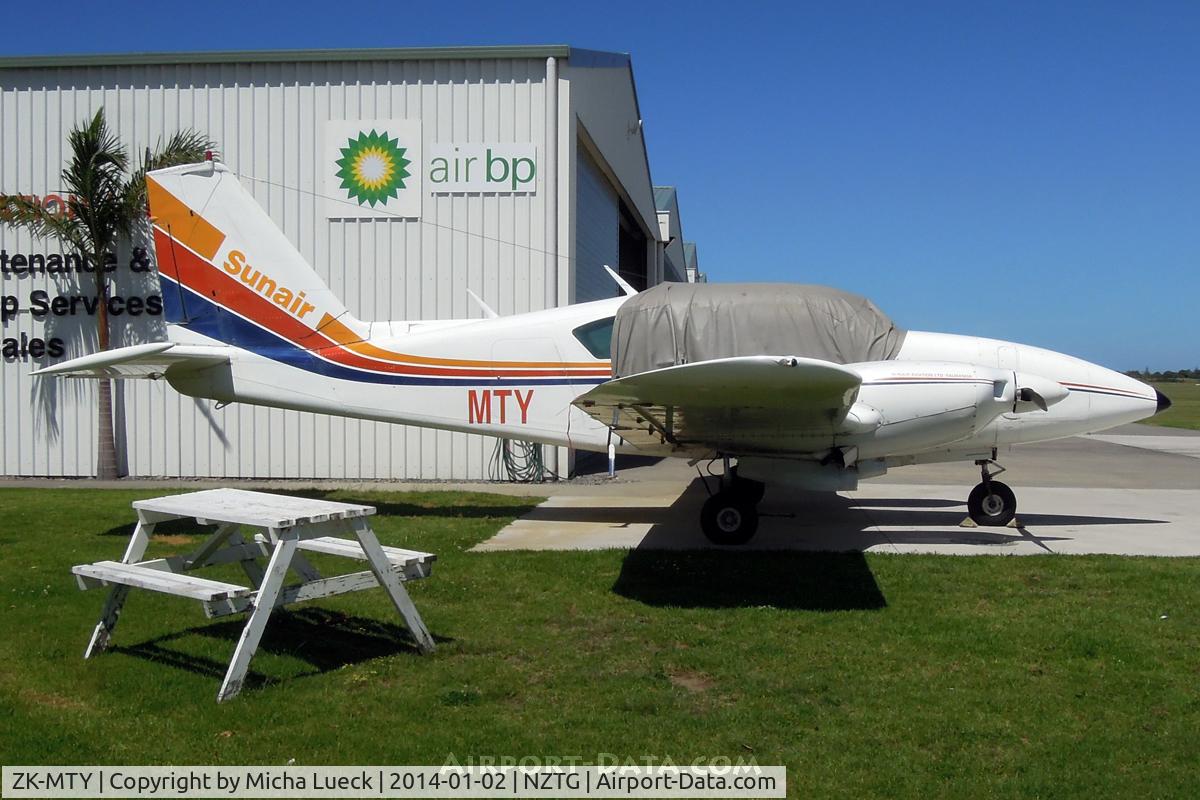 ZK-MTY, 1976 Piper PA-23-250 Aztec C/N 27-7654137, At Tauranga