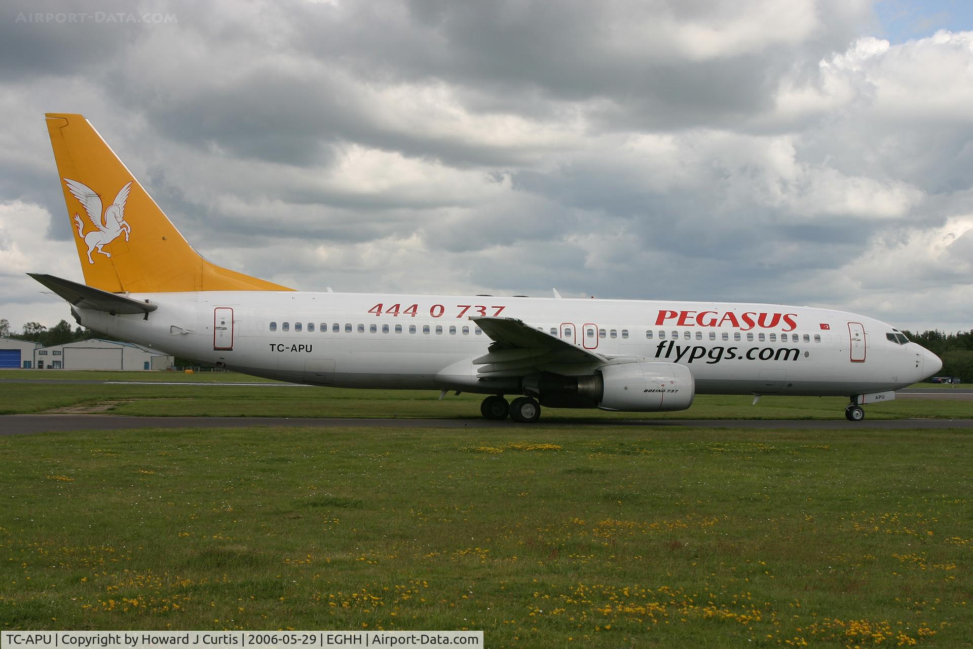 TC-APU, 2001 Boeing 737-82R C/N 29344, Pagasus, at the hold for runway 26.