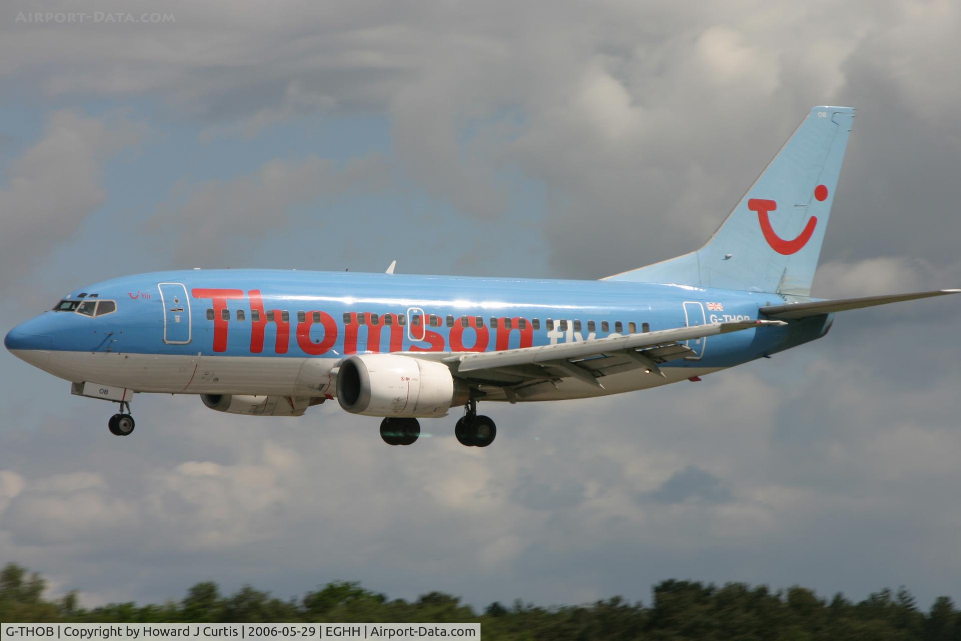 G-THOB, 1990 Boeing 737-5L9 C/N 24928, Thomsonfly, on approach to runway 26.