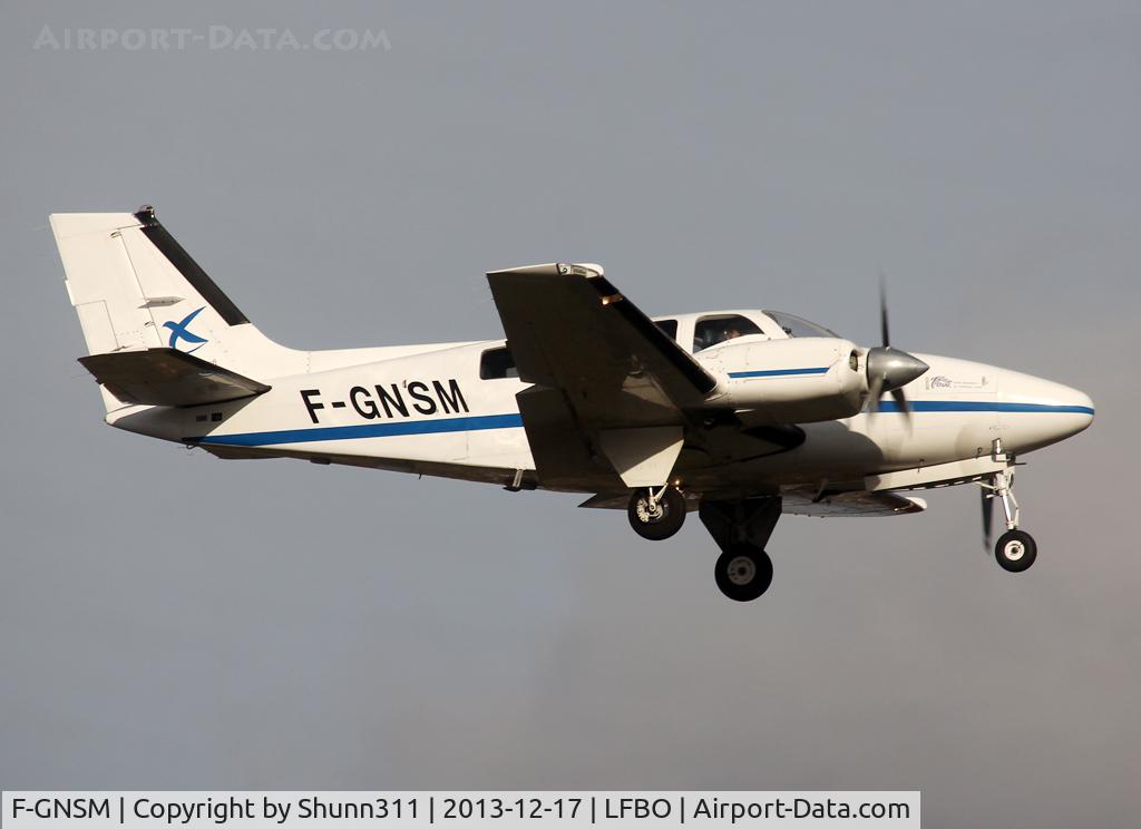 F-GNSM, Beech 58 Baron C/N TH-2033, Landing rwy 14R