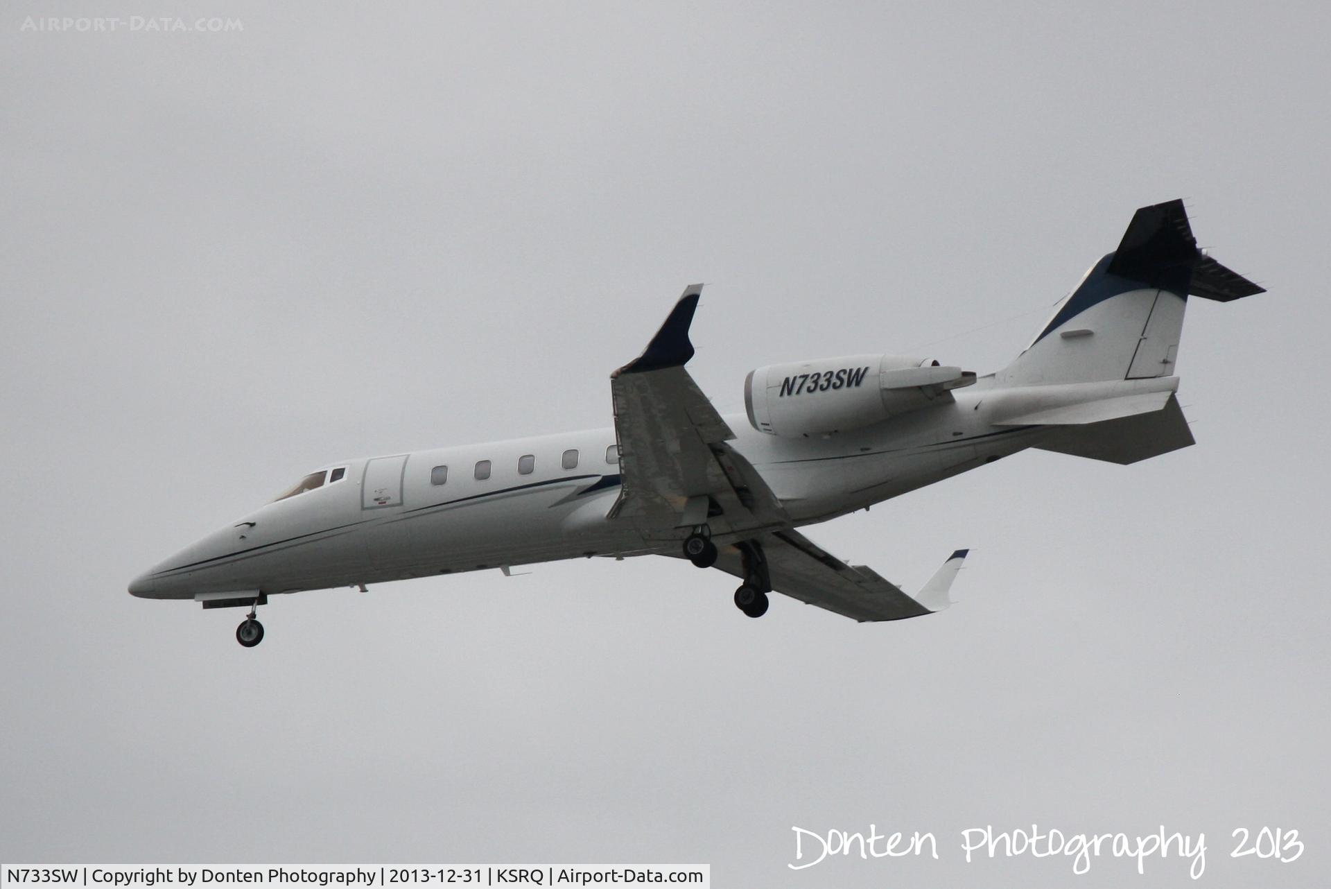 N733SW, 1993 Learjet Inc 60 C/N 007, Elite Jet Flight 733 (N733SW) arrives at Sarasota-Bradenton International Airport follwong a flight from Memphis International Airport