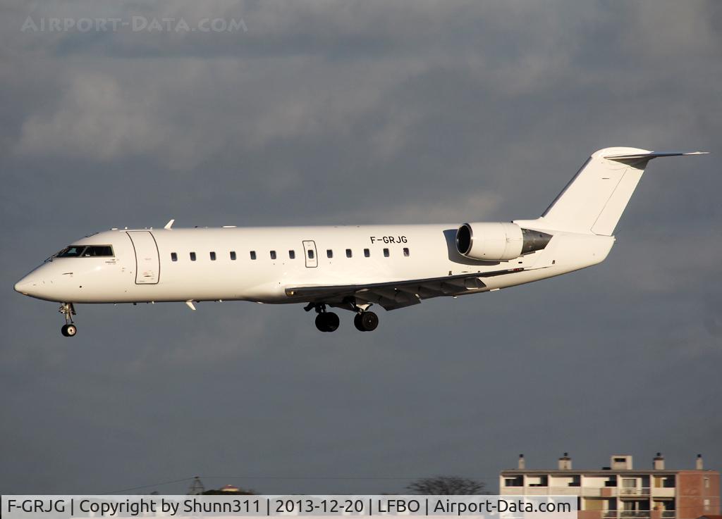 F-GRJG, 1996 Canadair CRJ-100ER (CL-600-2B19) C/N 7143, Landing rwy 32R in all white c/s without titles