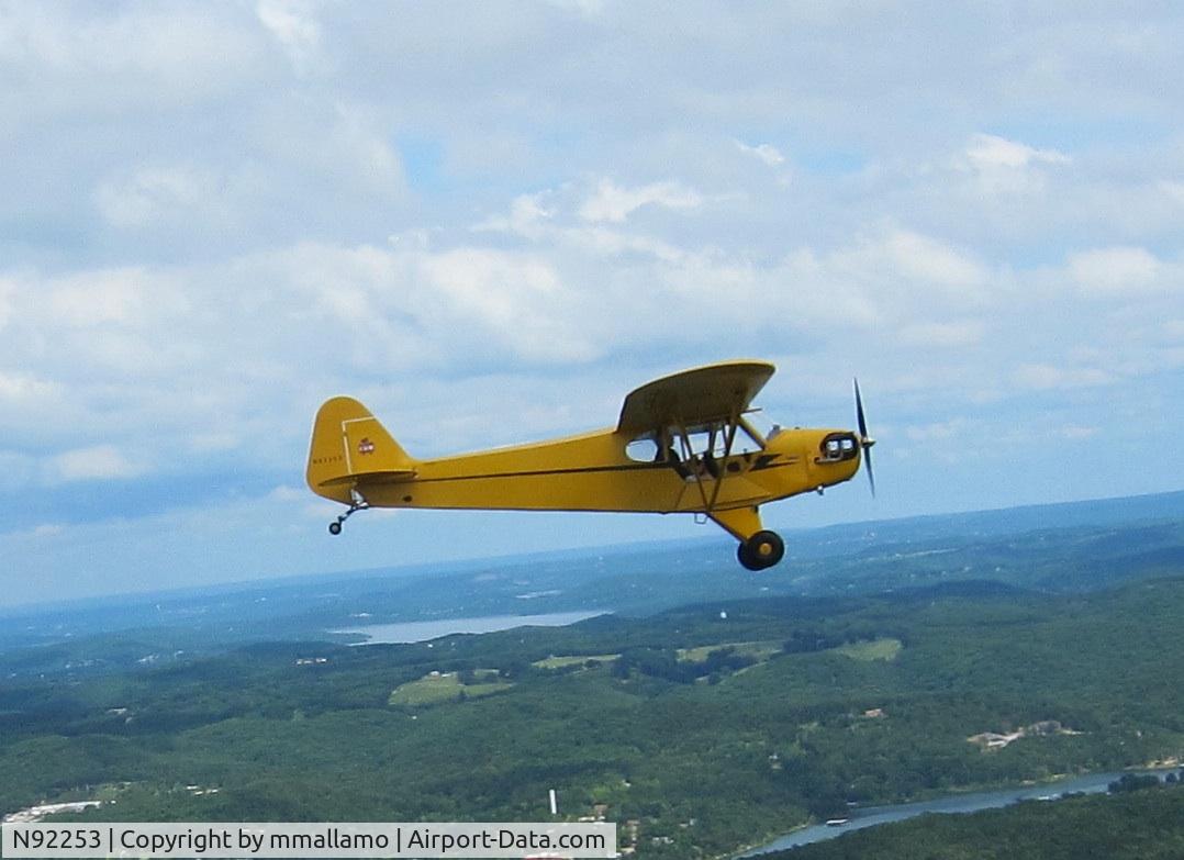N92253, 1946 Piper J3C-65 Cub C/N 16709, Above Table Rock Lake, MO