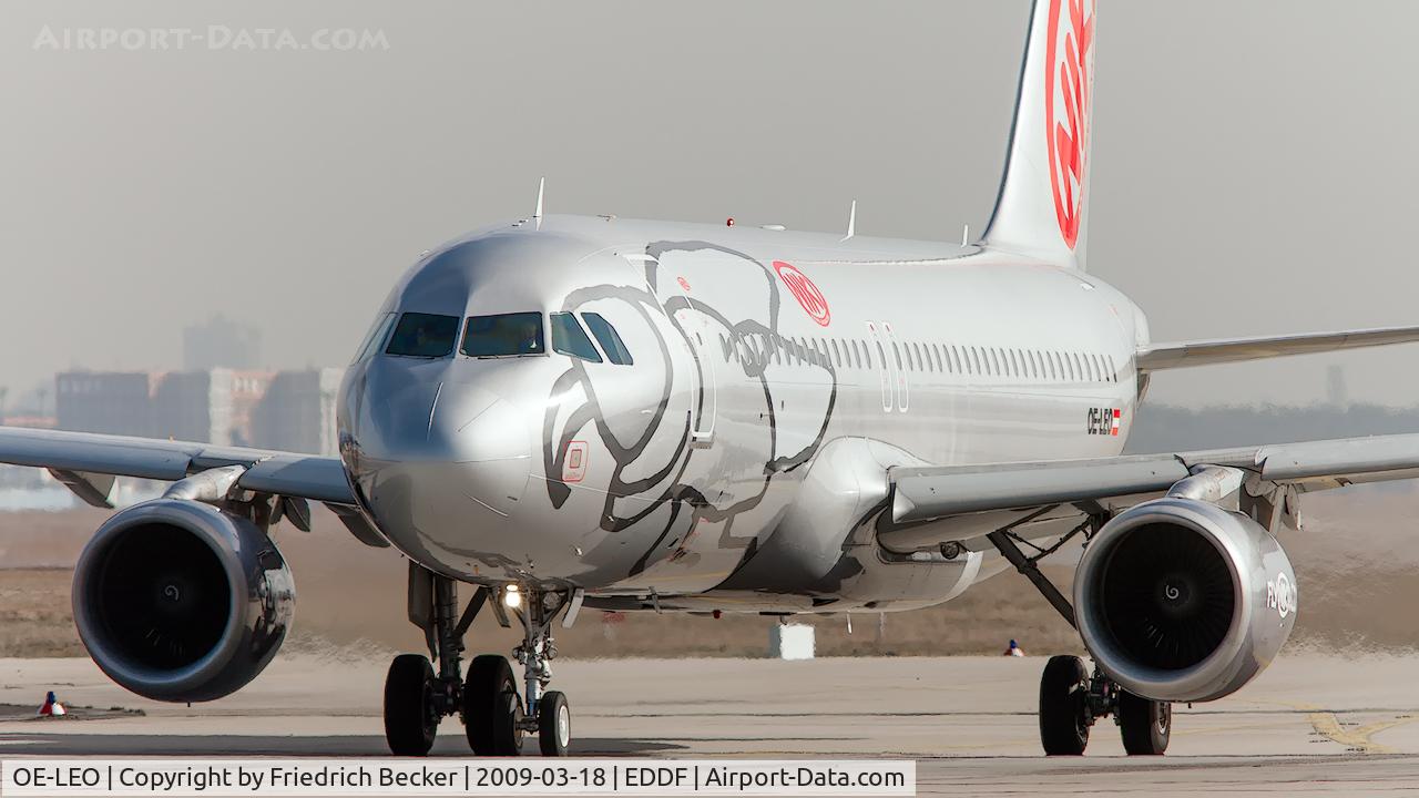 OE-LEO, 2006 Airbus A320-214 C/N 2668, holding point RW18W