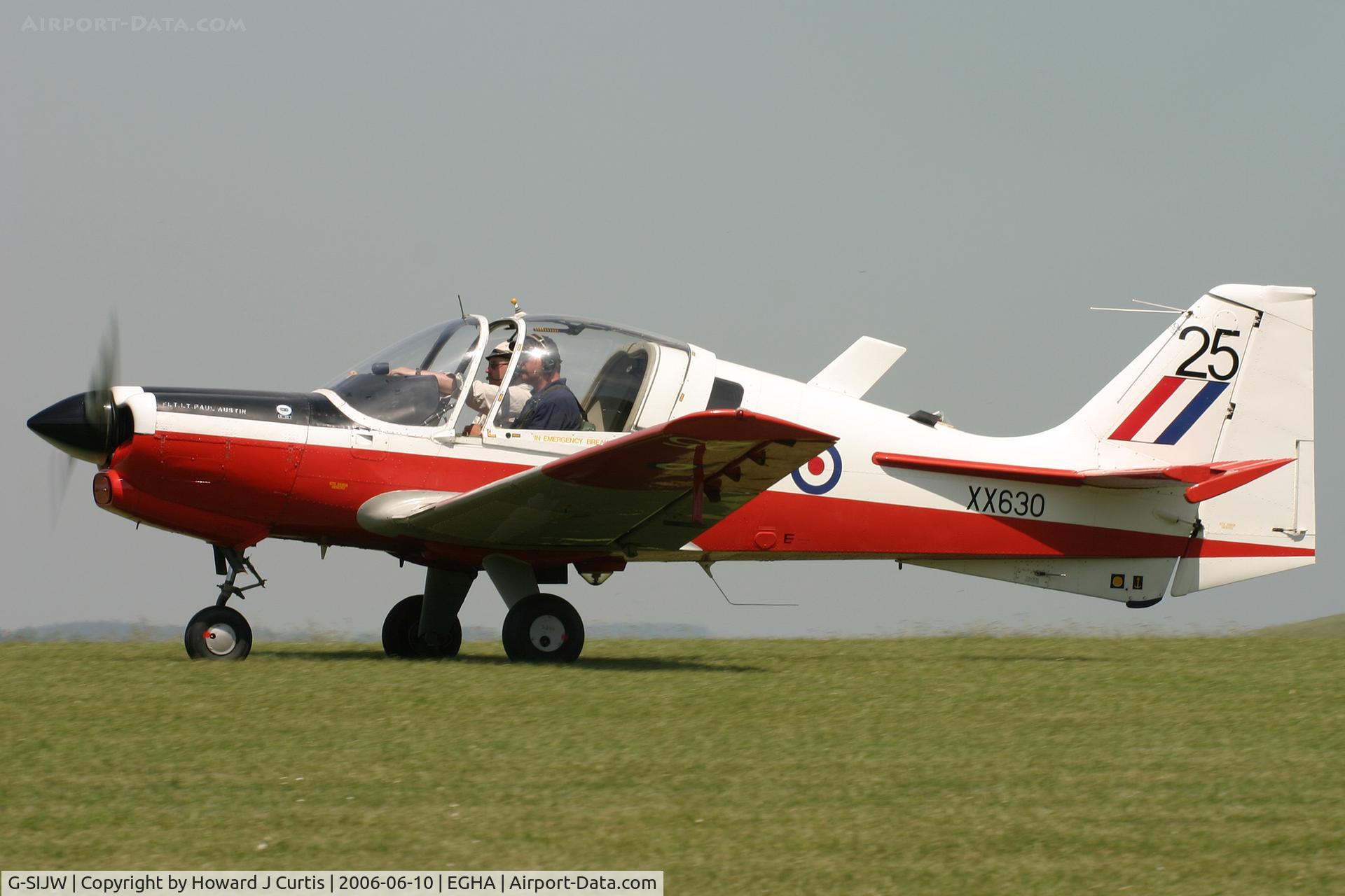 G-SIJW, 1974 Scottish Aviation Bulldog Series 120 Model 121 C/N BH120/295, Race number 25, at the Dorset Air Races. XX630.