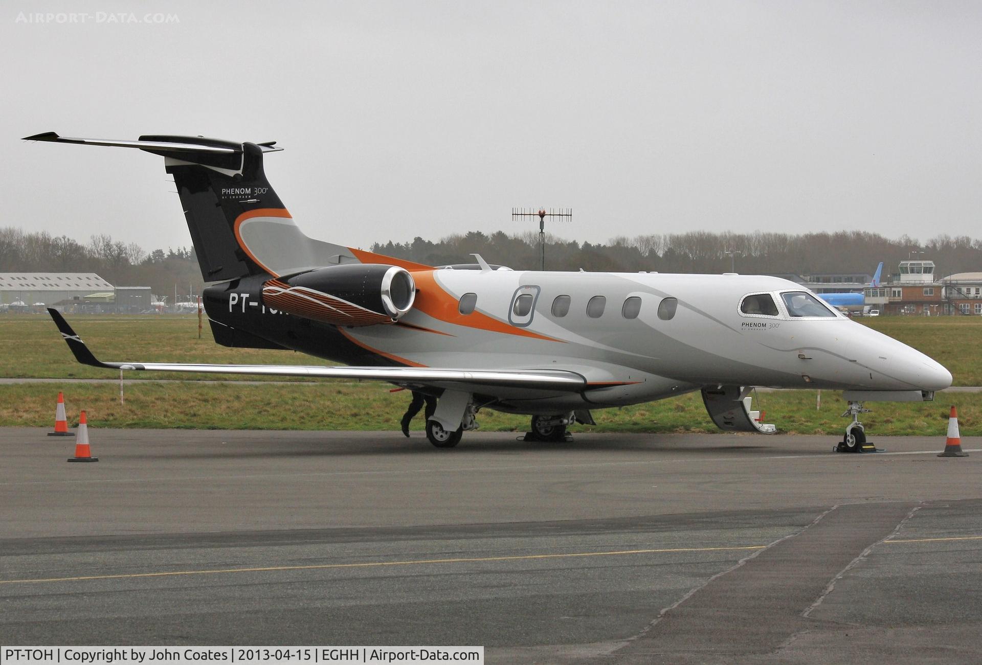 PT-TOH, 2012 Embraer EMB-505 Phenom 300 C/N 50500110, Visitor at Signatures